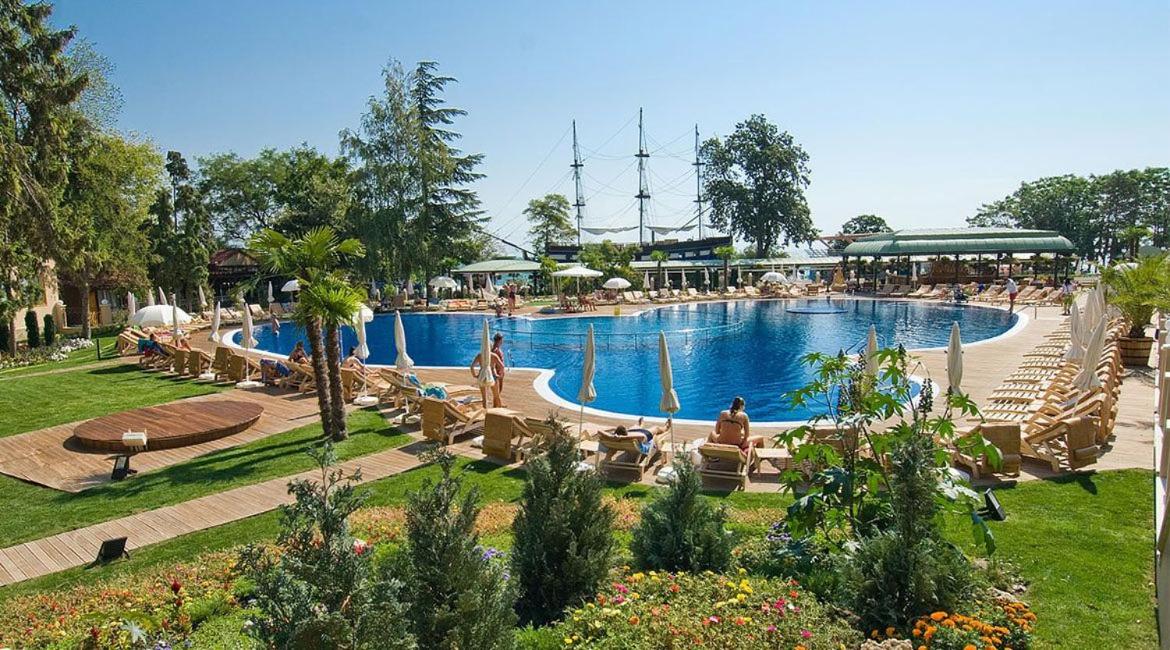 Golden Sands-Beachfront apartment of your dreams