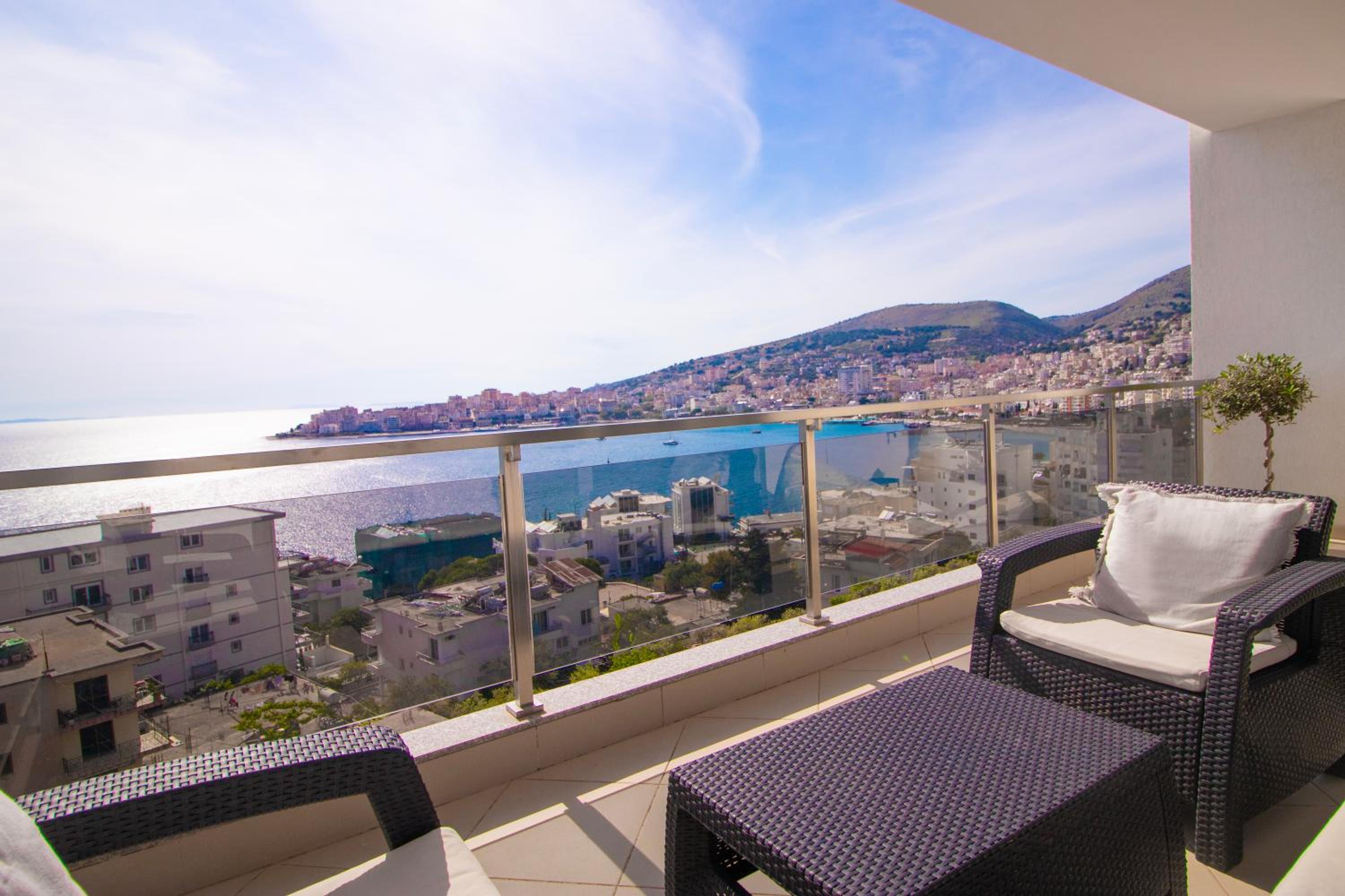 Modern Central Seaview Apartment Saranda photo 3