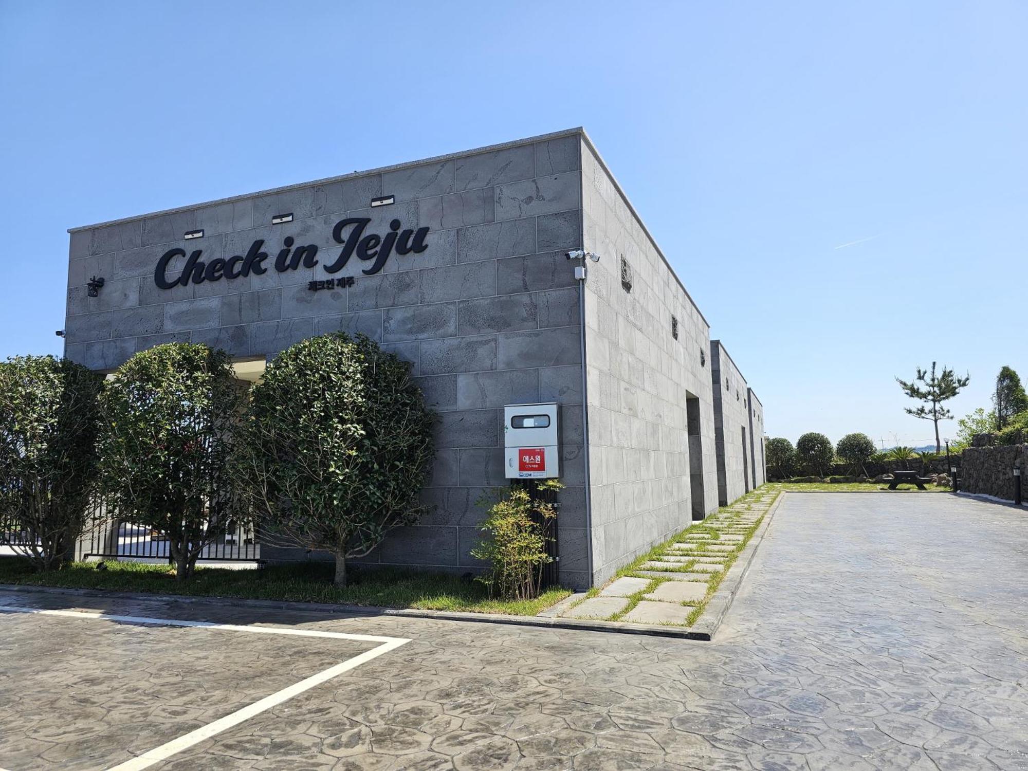 Check-in Jeju Private Full Stay view 3
