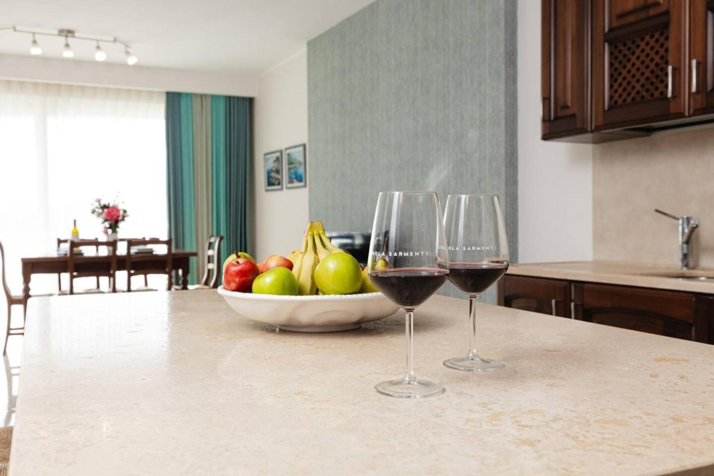 Ivory Suite seafront with views!- Fl 12 by Homely photo 4