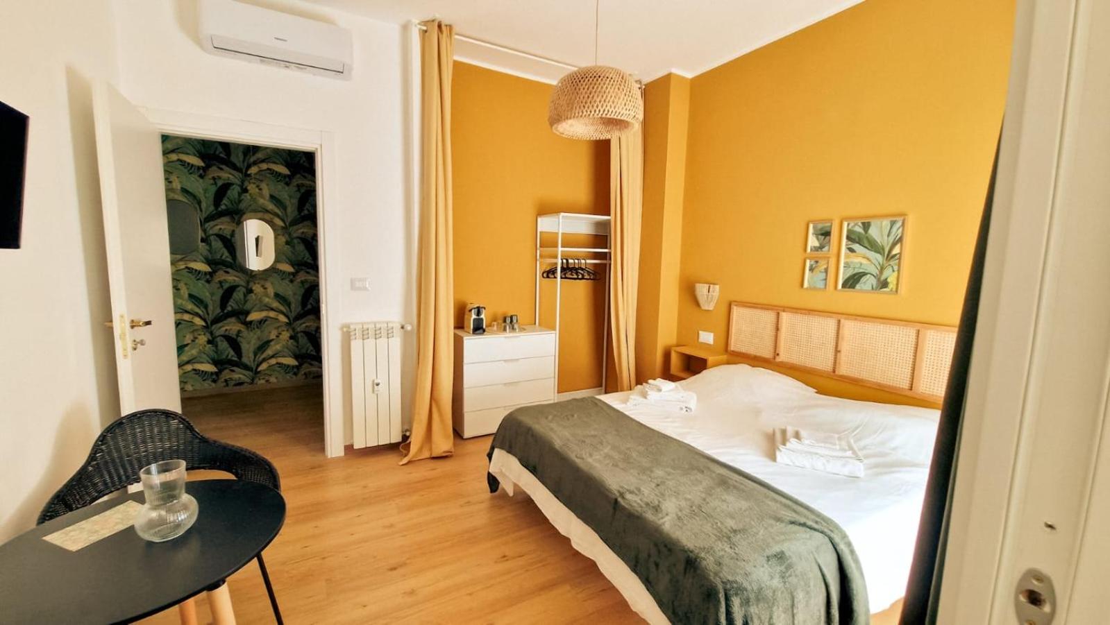 Flora en Rome — hotel room