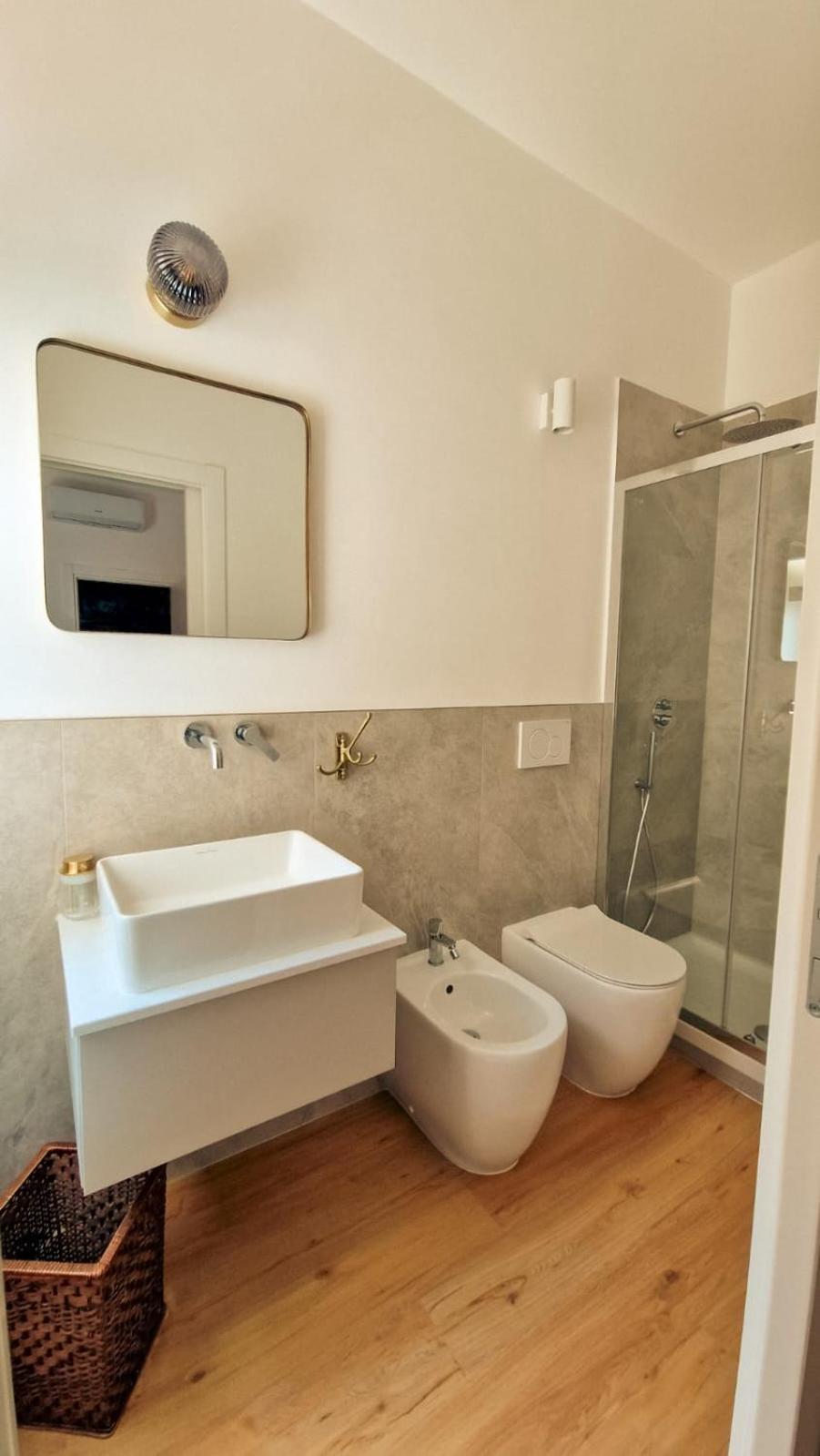 Flora en Rome — bathroom