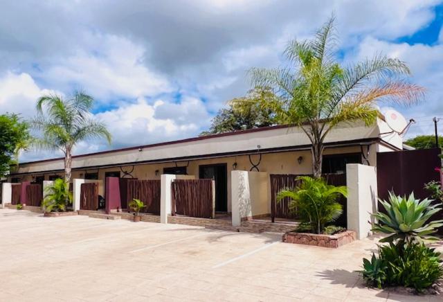 Lamamie Suite Lodge