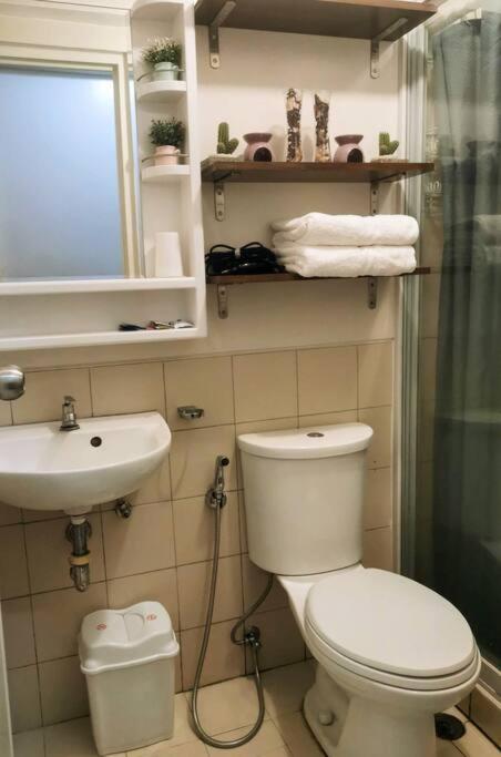 A cozy, relaxing condo at city center view 4