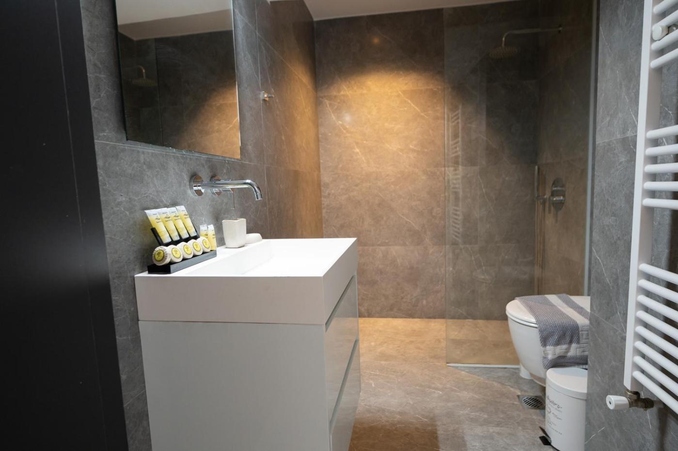 Stylish 3BR apartment in Pagkrati (PRAT_6)
