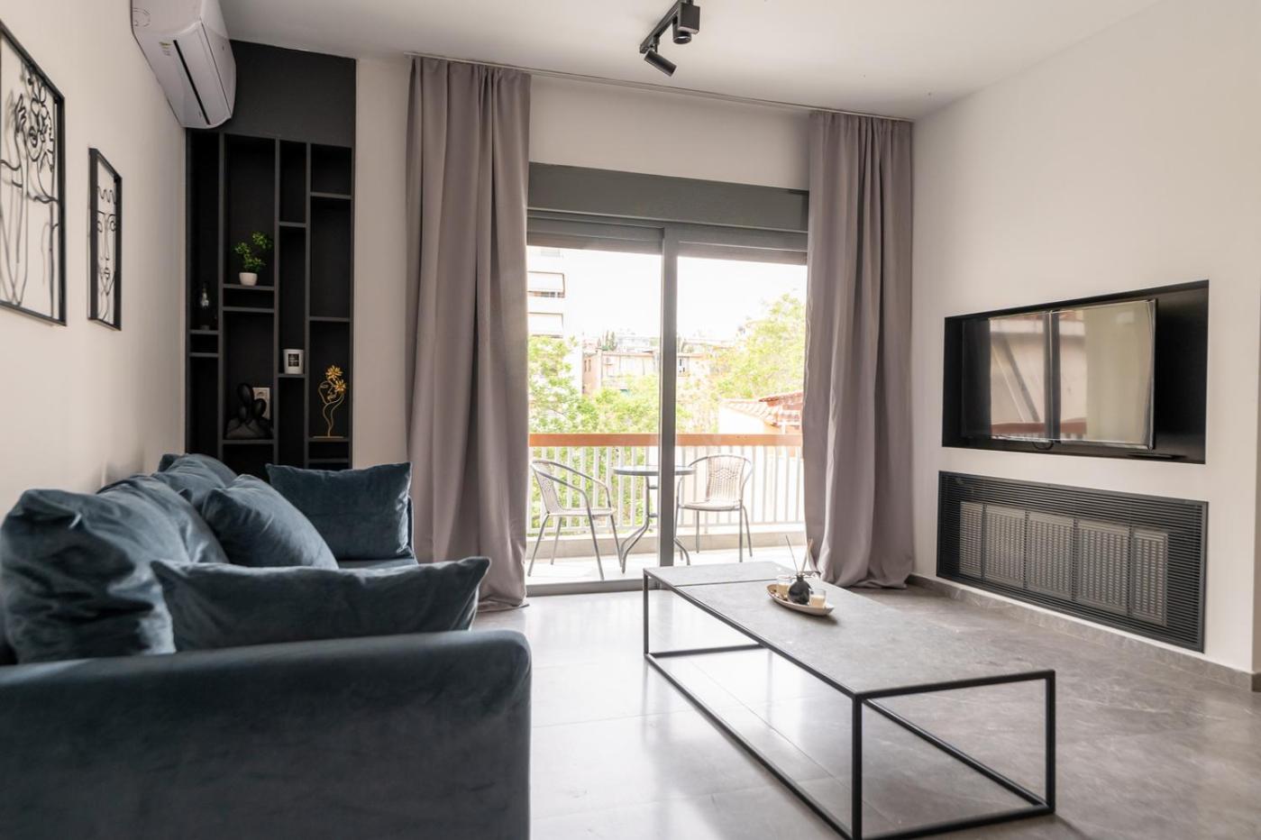 Stylish 3BR apartment in Pagkrati (PRAT_6)