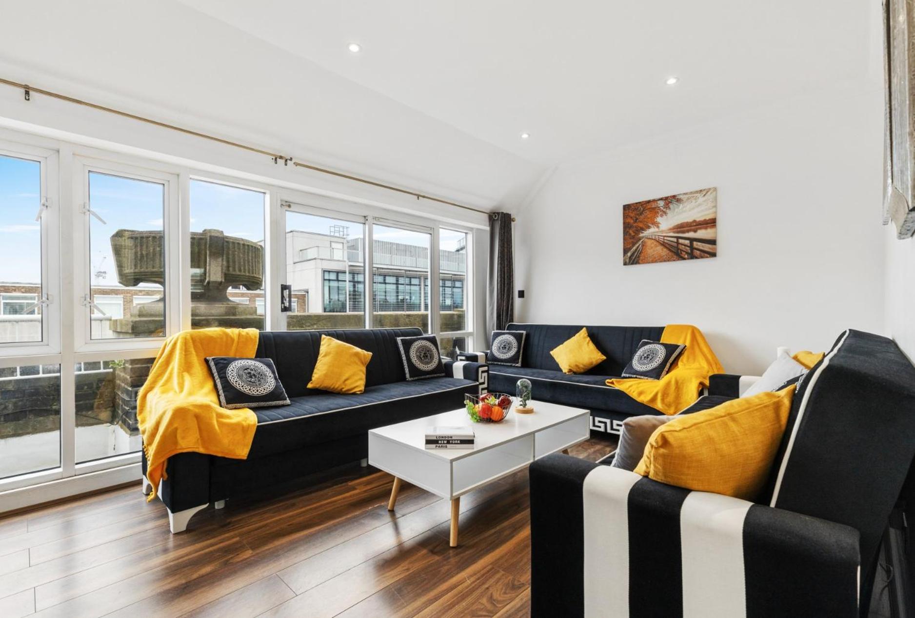 Mayfair Haven Stylish 2 Bed in Central London 65GCM
