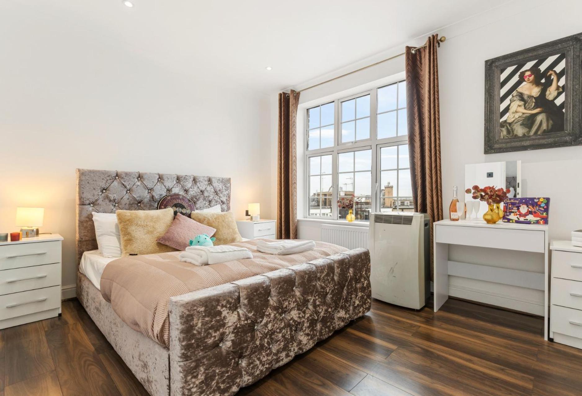 Mayfair Haven Stylish 2 Bed in Central London 65GCM