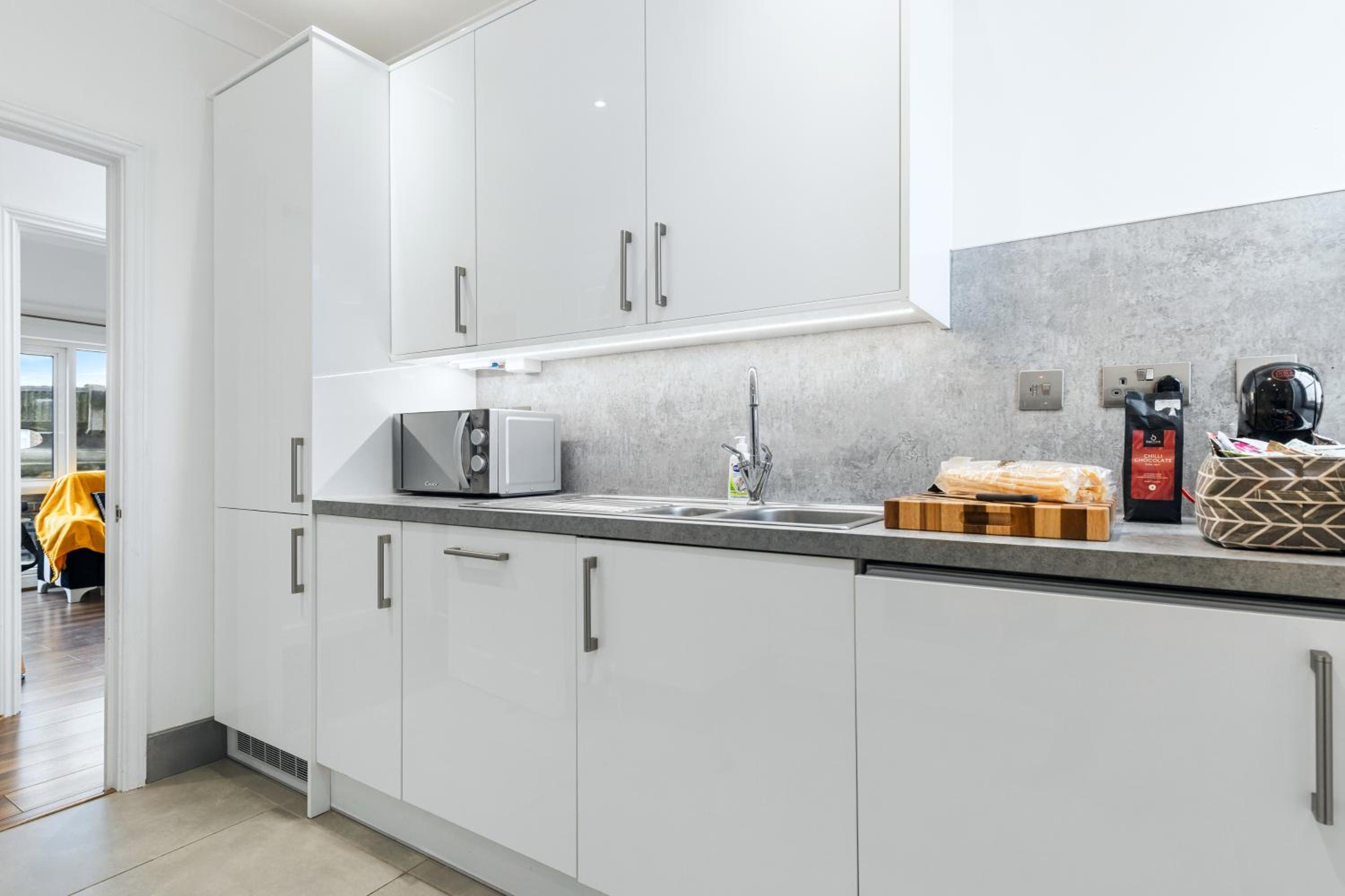 Mayfair Haven Stylish 2 Bed in Central London 65GCM