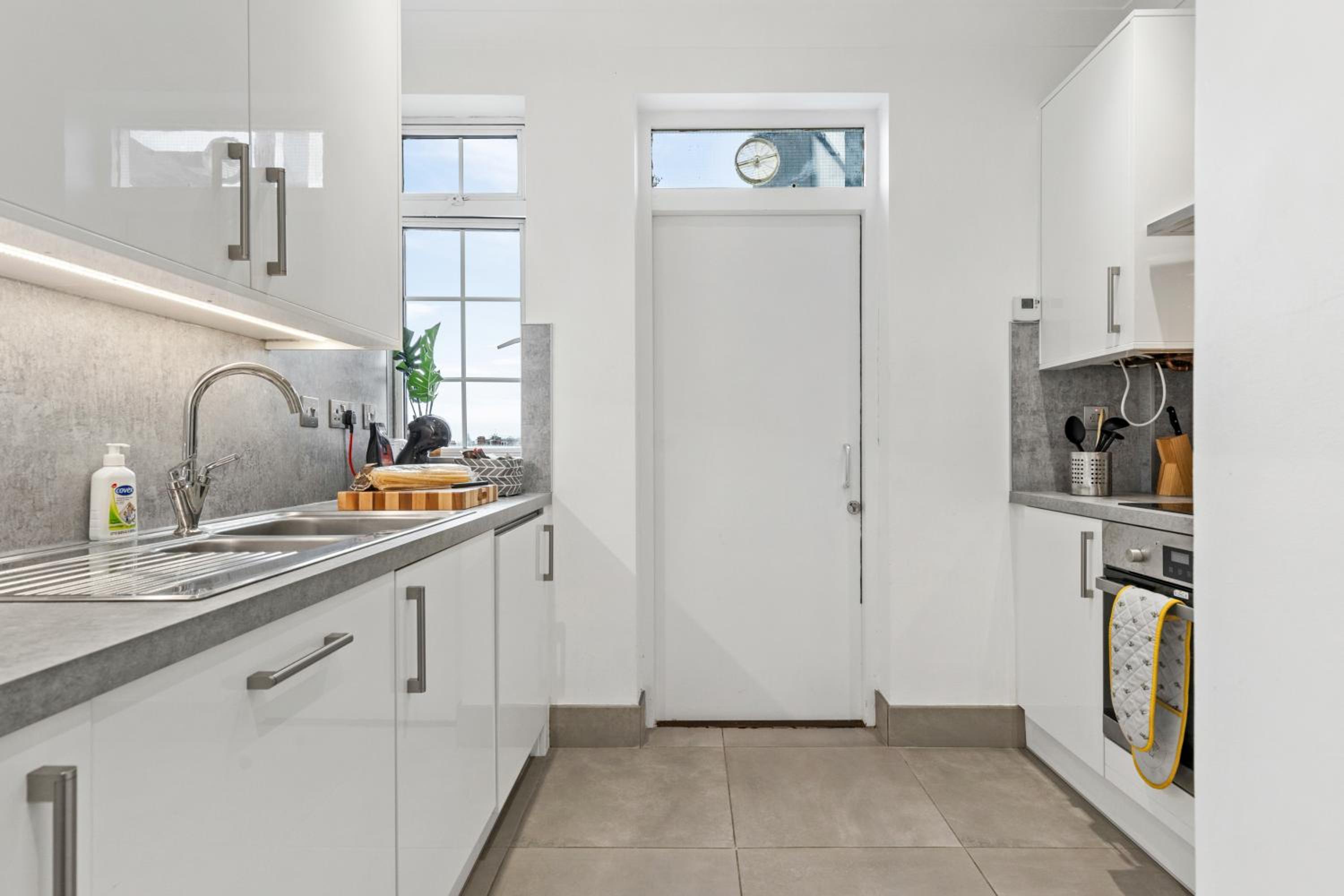 Mayfair Haven Stylish 2 Bed in Central London 65GCM