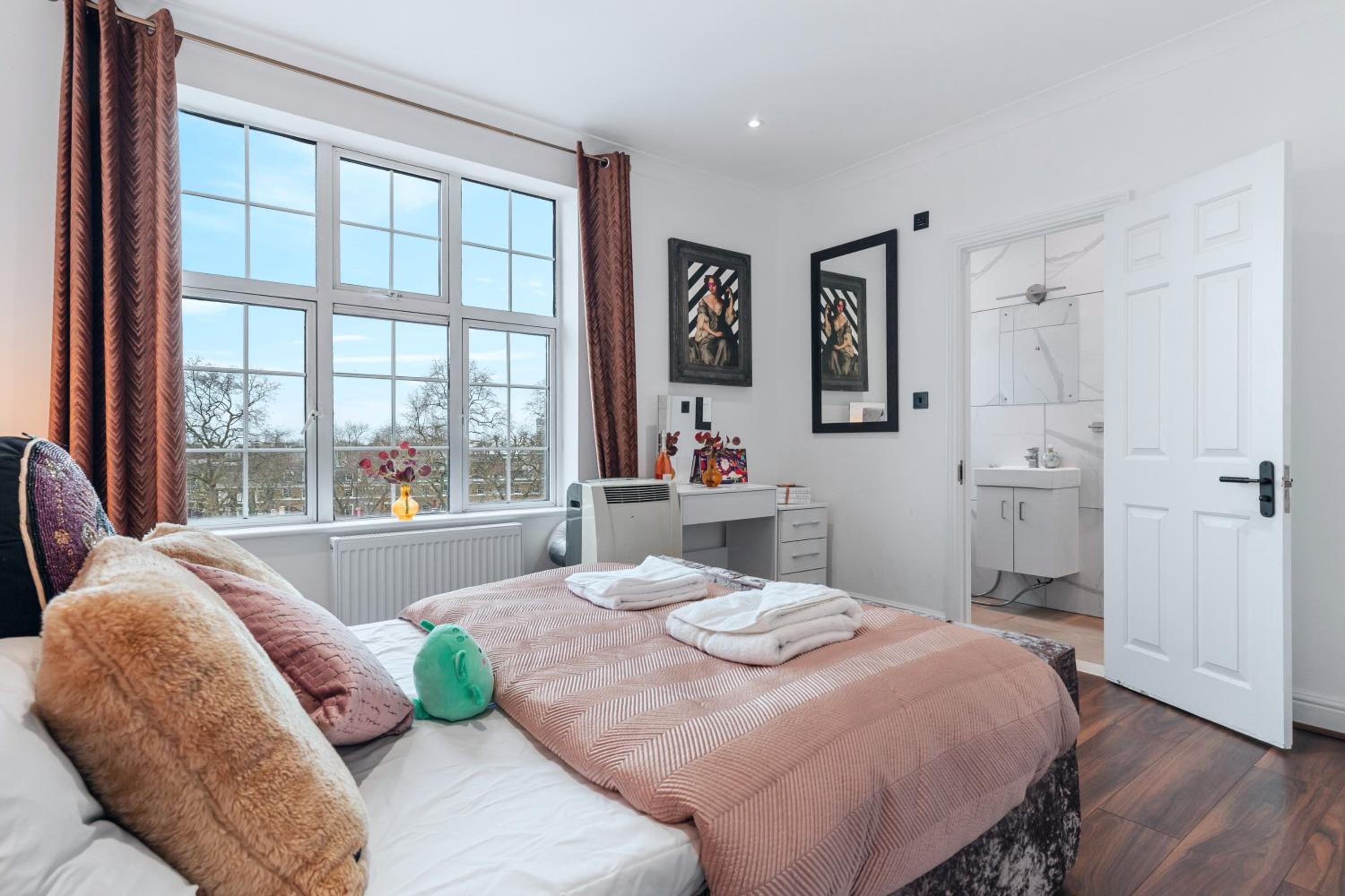 Mayfair Haven Stylish 2 Bed in Central London 65GCM