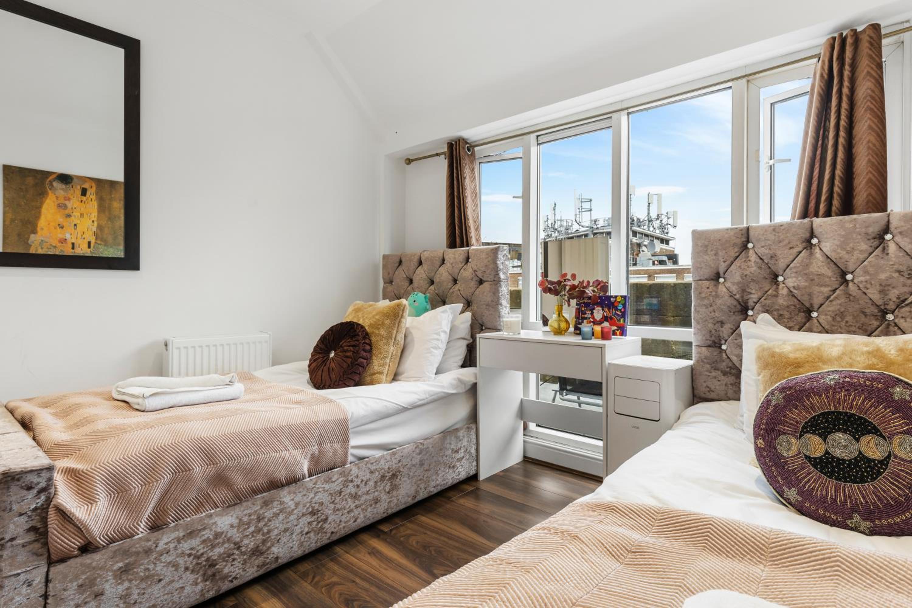 Mayfair Haven Stylish 2 Bed in Central London 65GCM