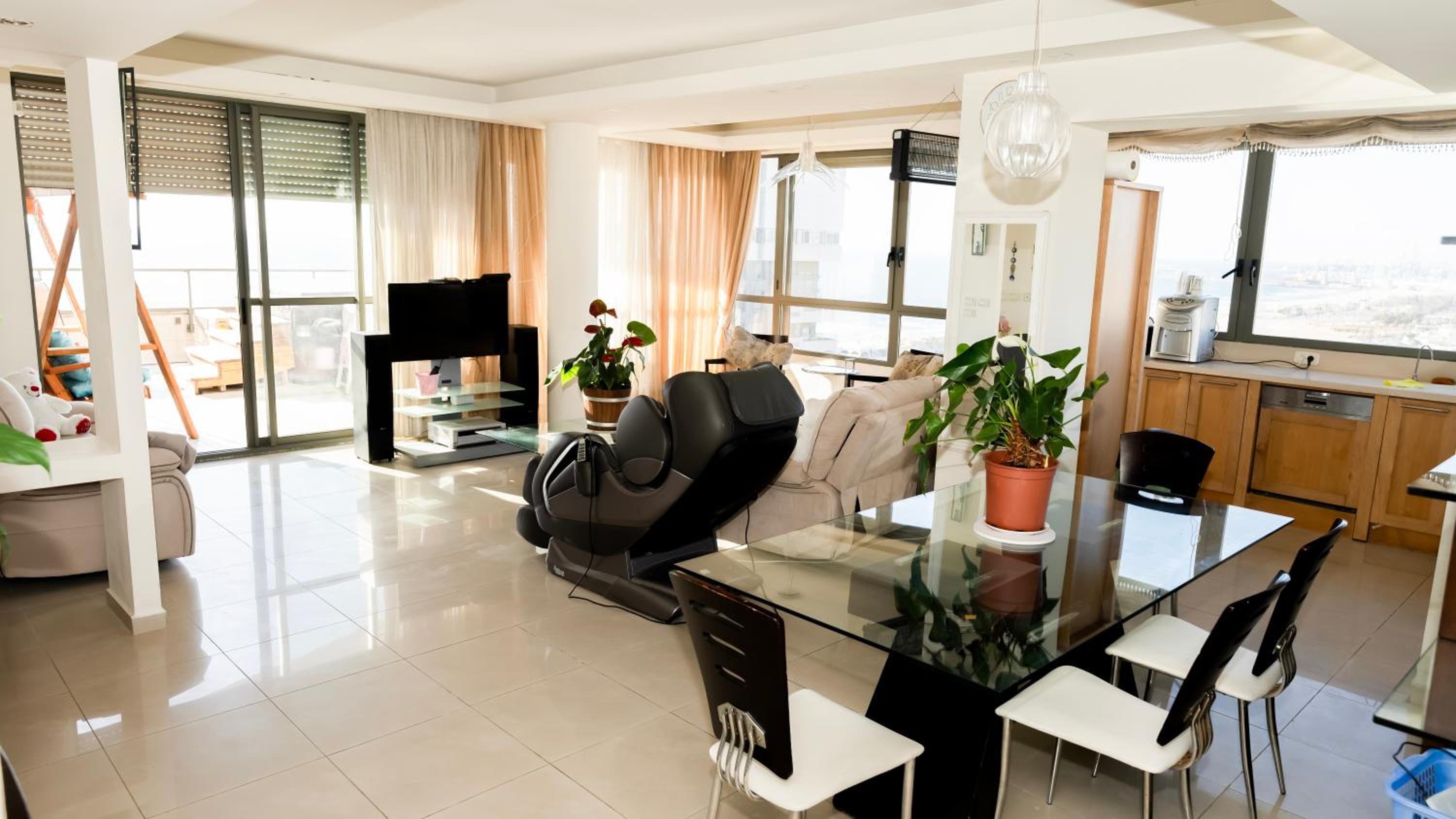 by the sea in Ashdod view 3