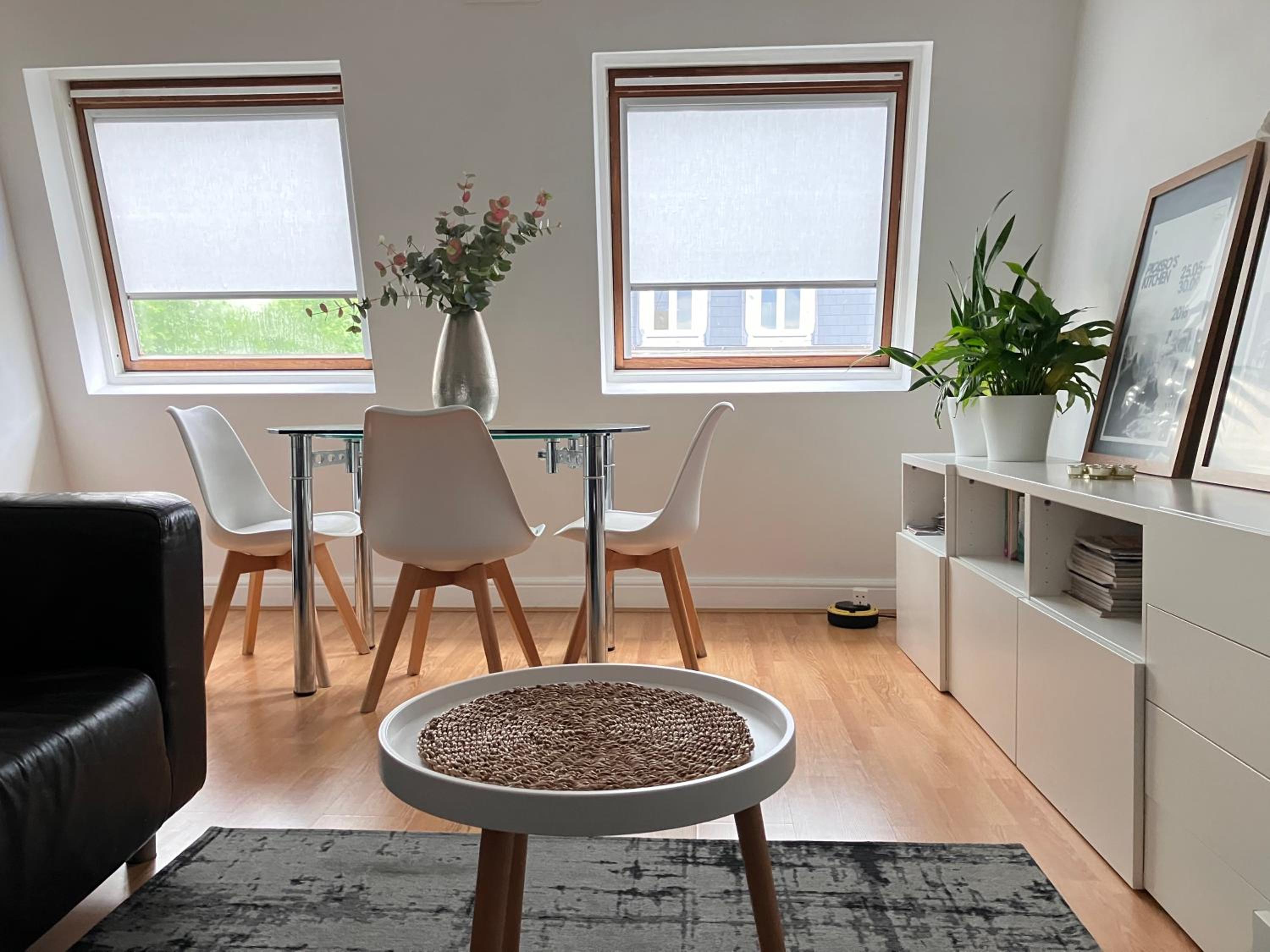 Spacious KENSINGTON Apartment - GREAT LOCATION