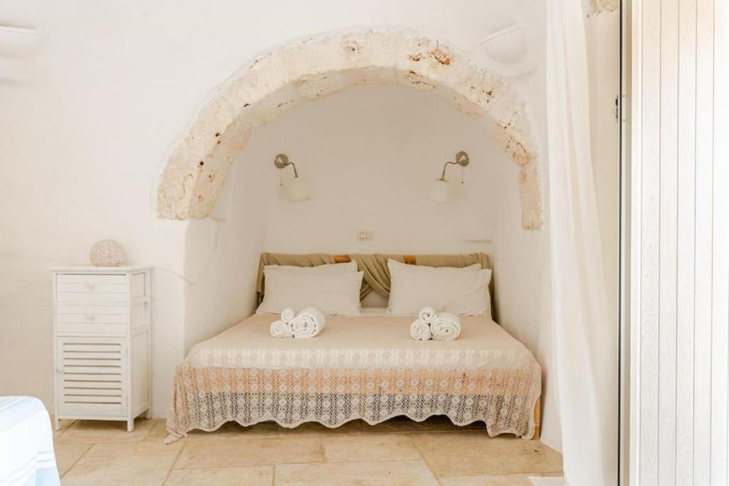 Trullo Vittoria Ostuni with private swimming pool view 3