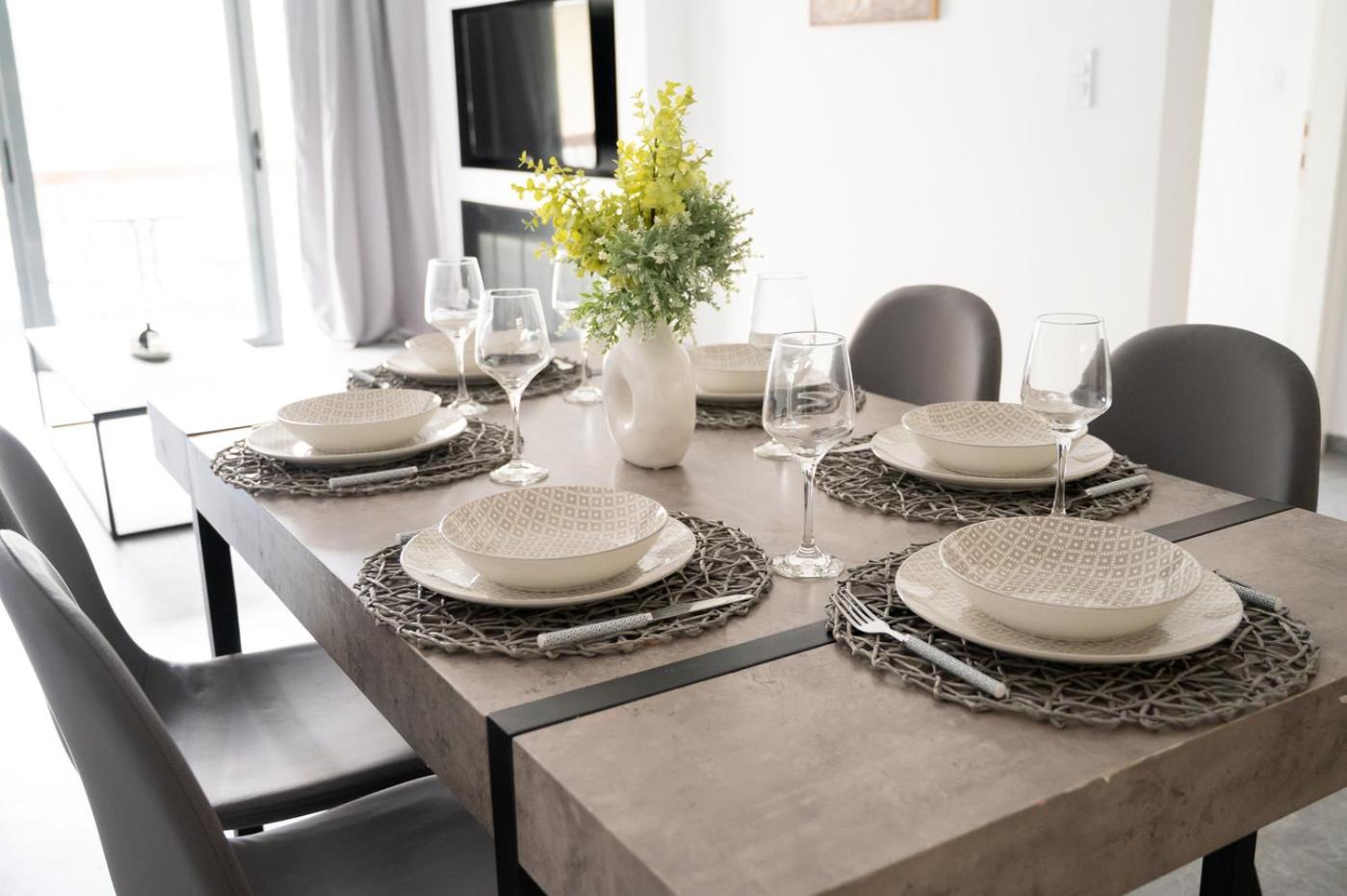 Stylish 3BR apartment in Pagkrati (PRAT_6)