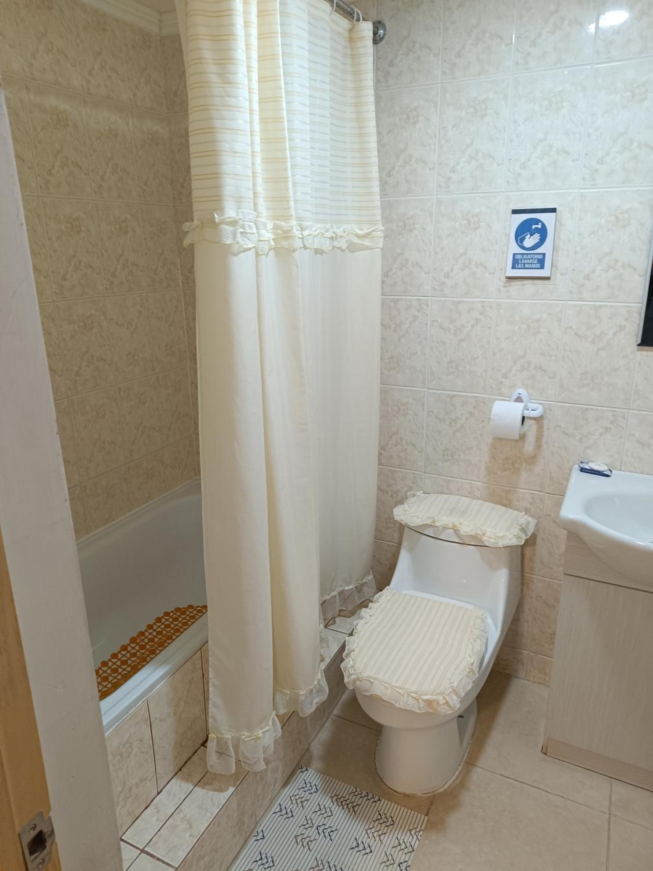 Hostal El Tatio, habitación con baño privado