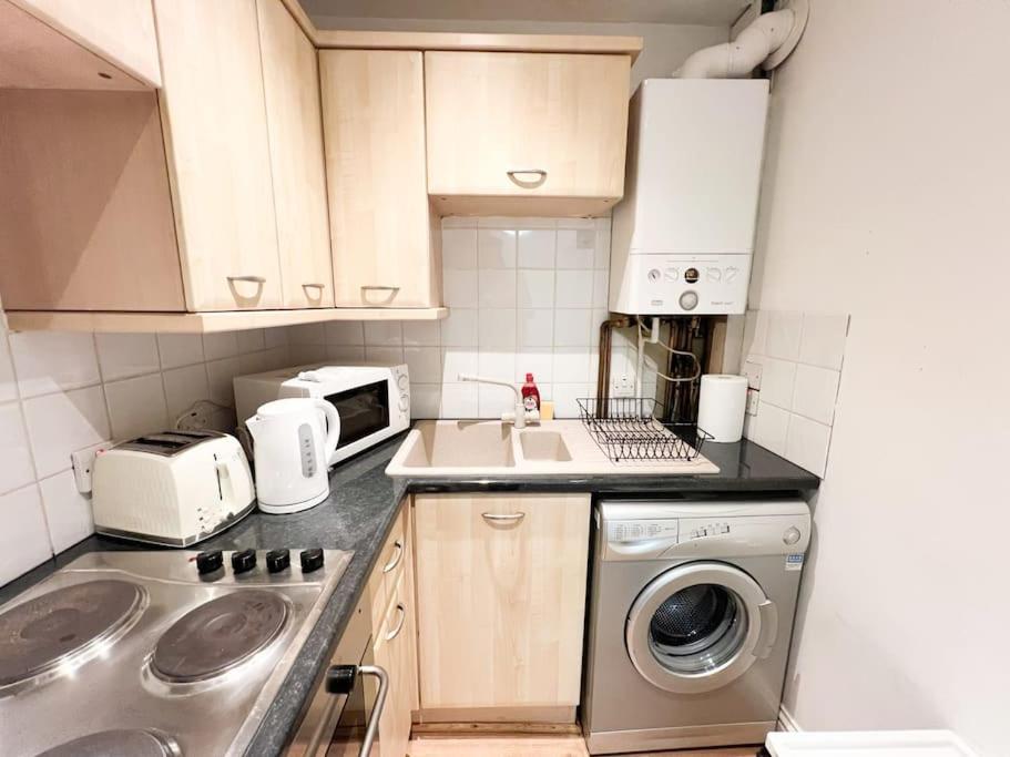Chic Minimalist Retreat in Ibrox view 4