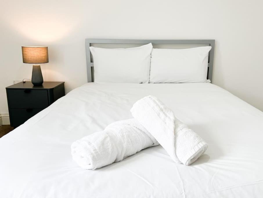 Chic Minimalist Retreat in Ibrox view 5