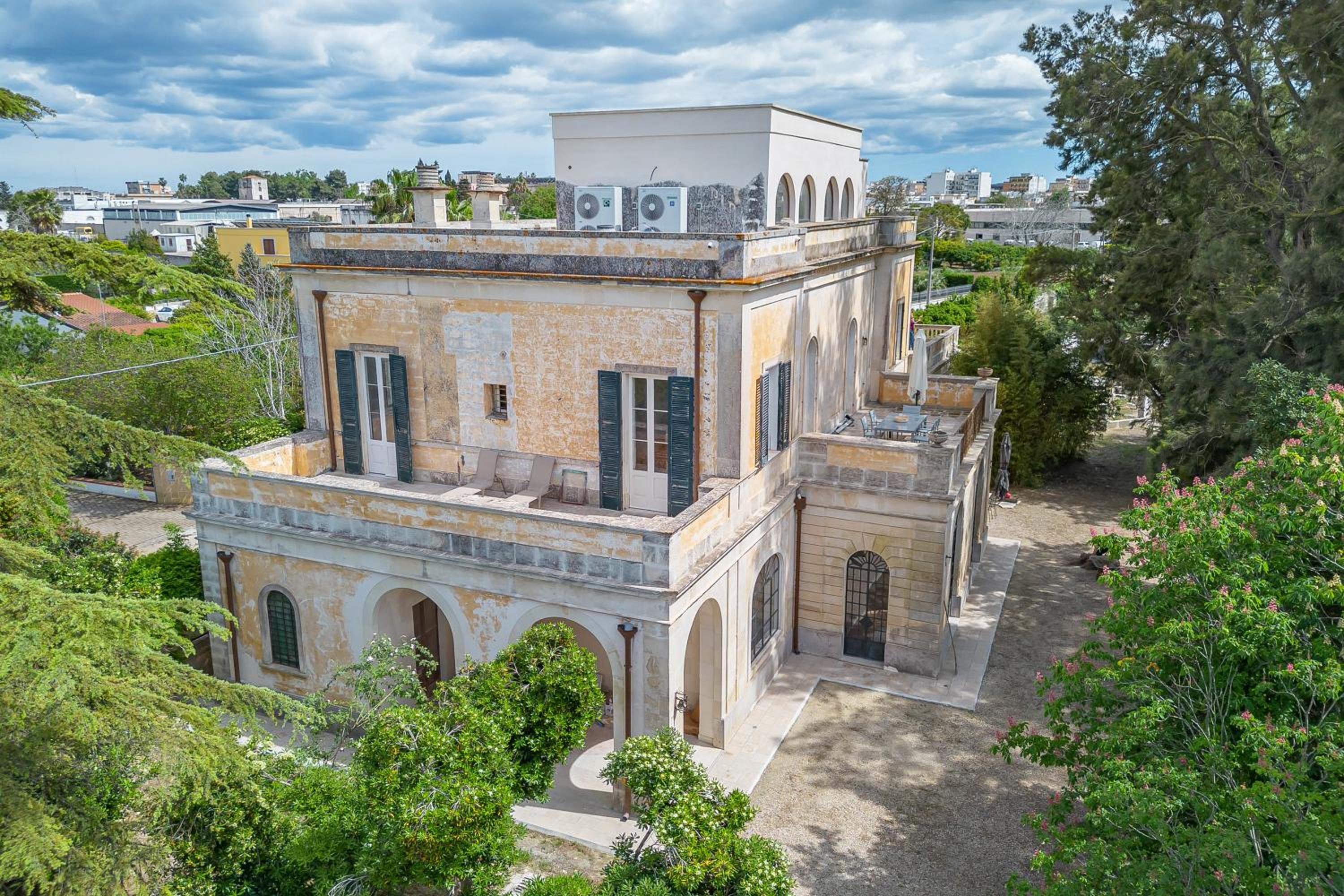 Villa Vallone Luxury With Pool - Happy Rentals