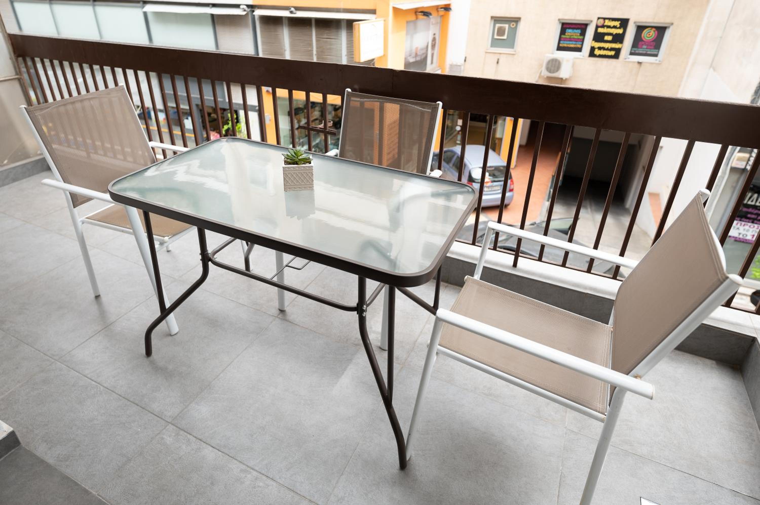 Spacious 3BR apartment in Pagkrati (PRAT_9)