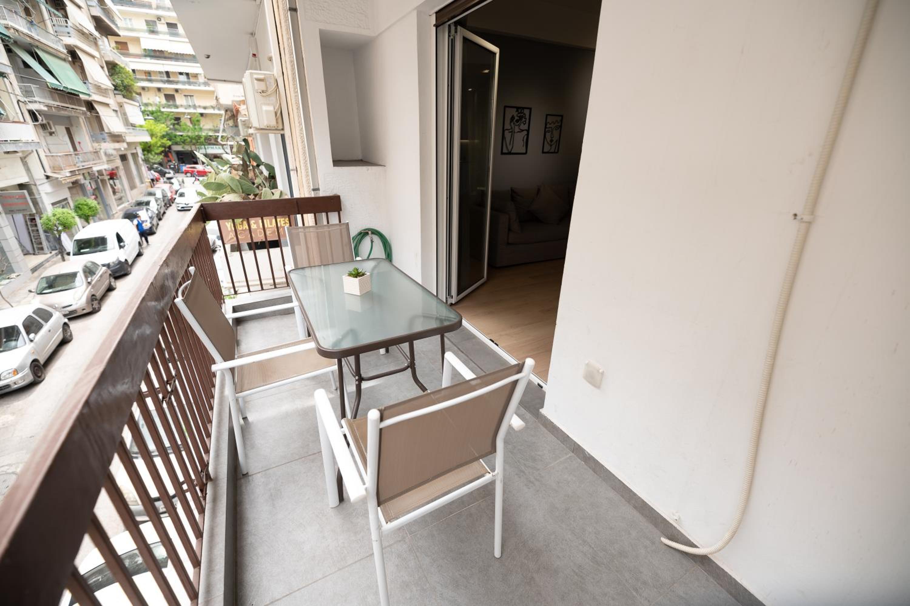 Spacious 3BR apartment in Pagkrati (PRAT_9)