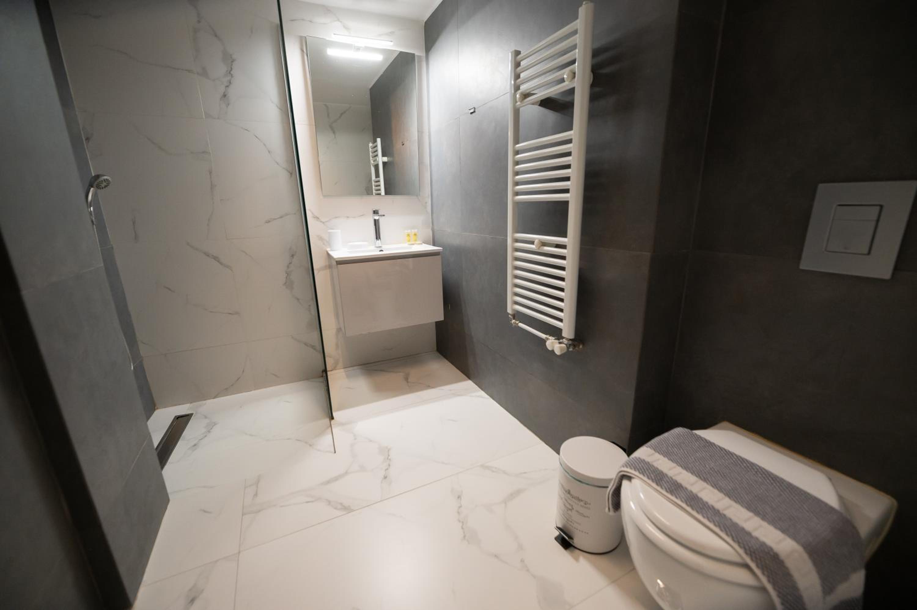 Spacious 3BR apartment in Pagkrati (PRAT_9)