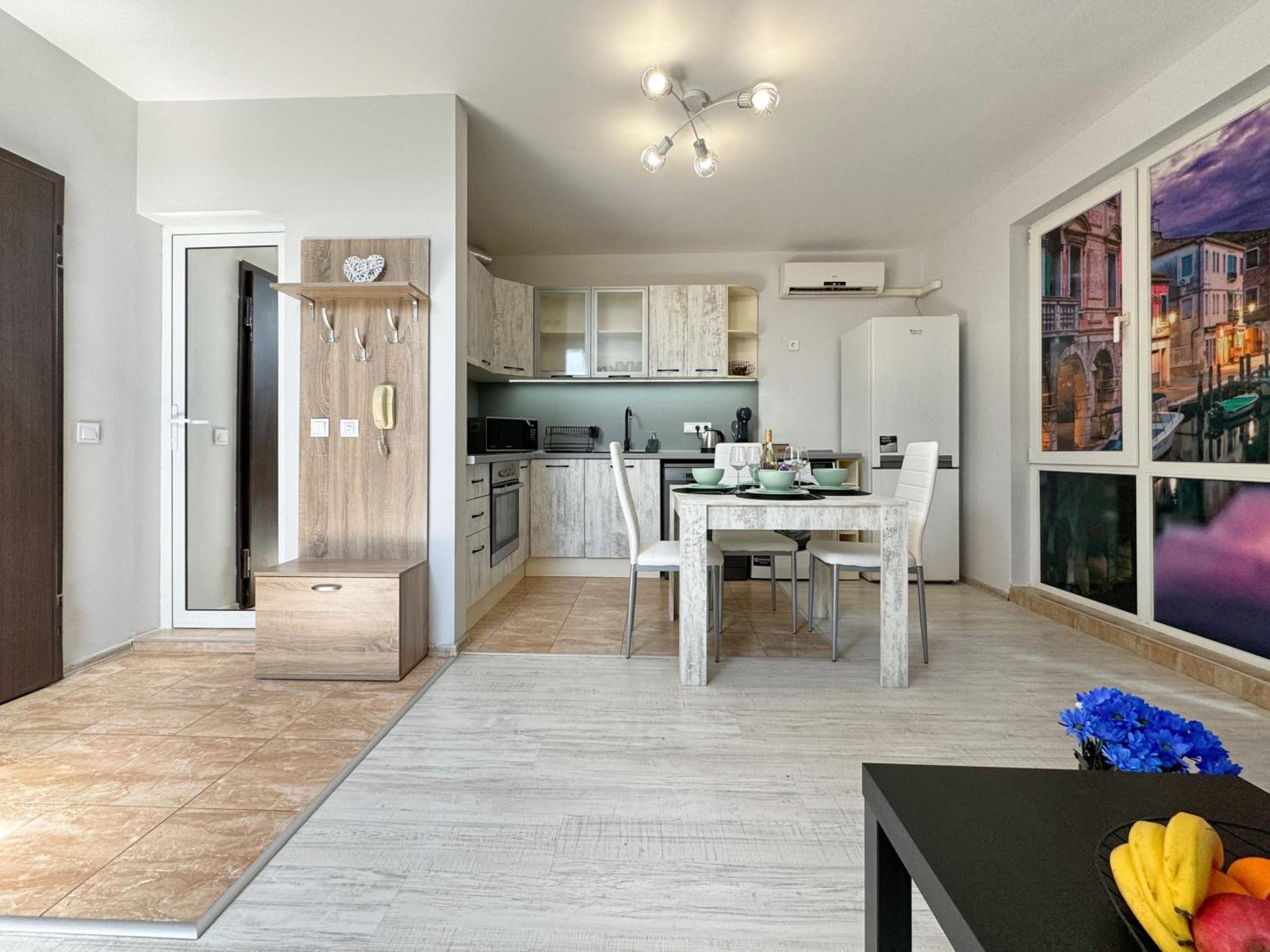 Artistic Apartment for 4 Guests in Burgas
