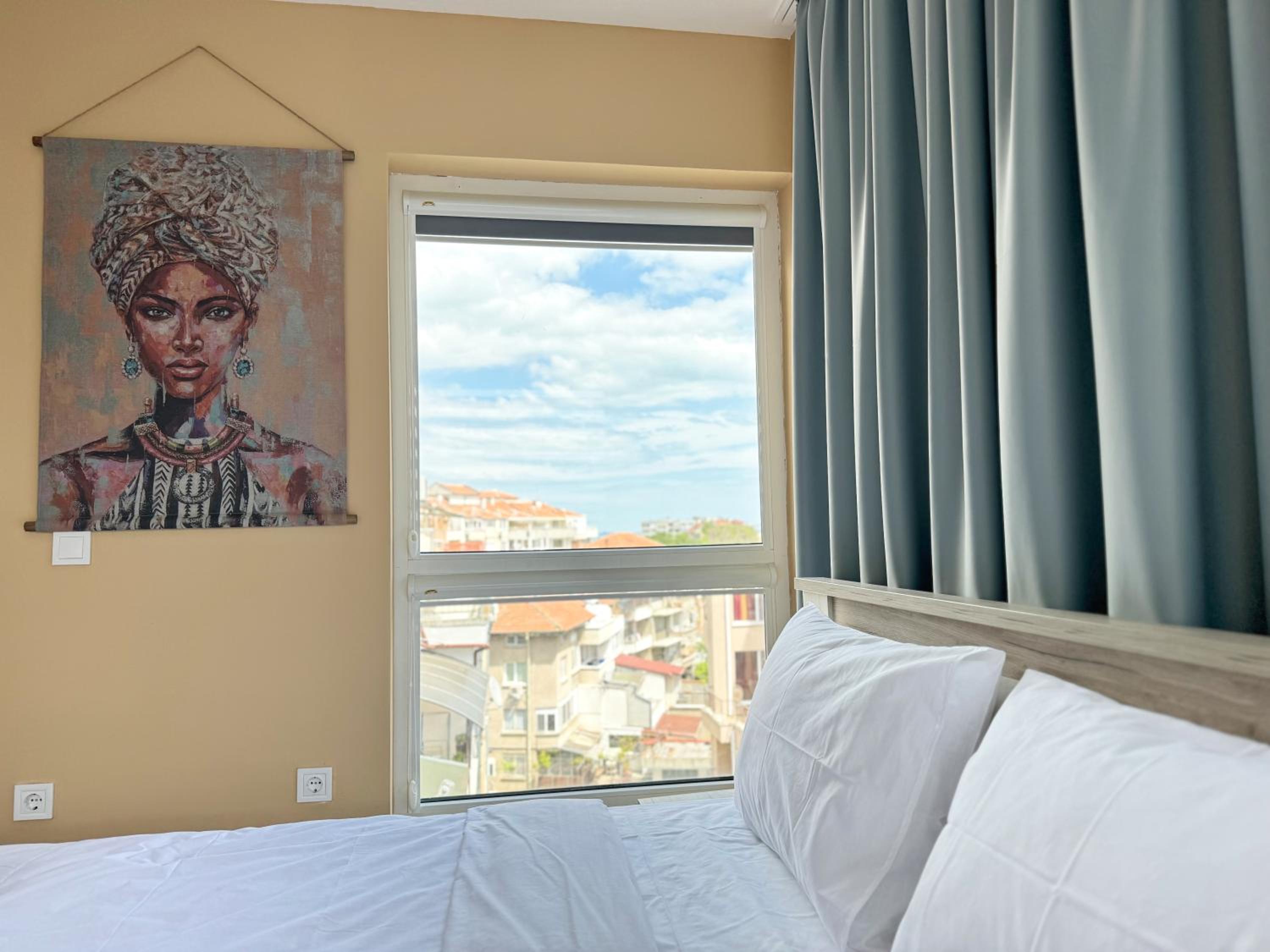 Artistic Apartment for 4 Guests in Burgas