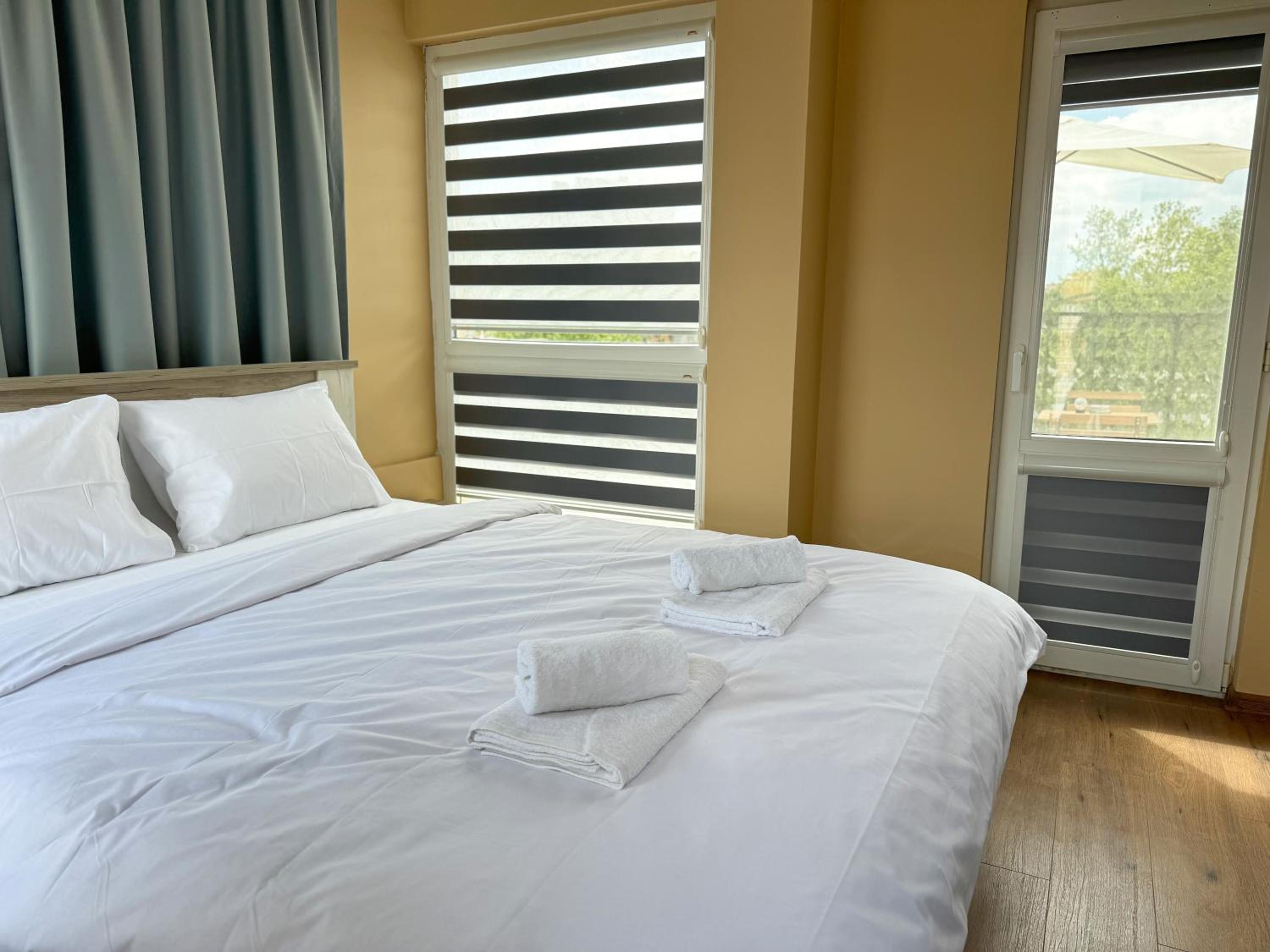 Artistic Apartment for 4 Guests in Burgas