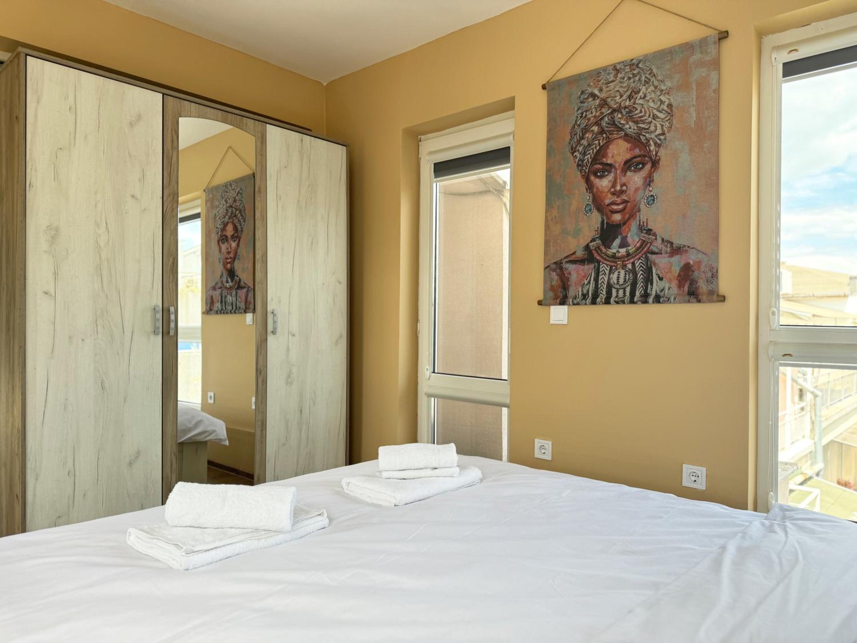 Artistic Apartment for 4 Guests in Burgas