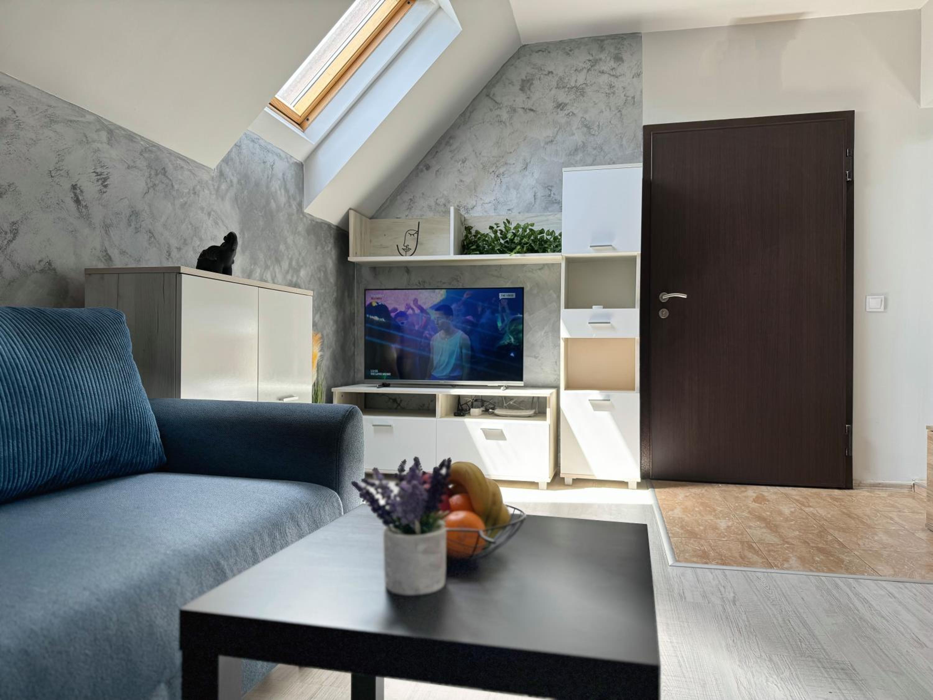 Artistic Apartment for 4 Guests in Burgas