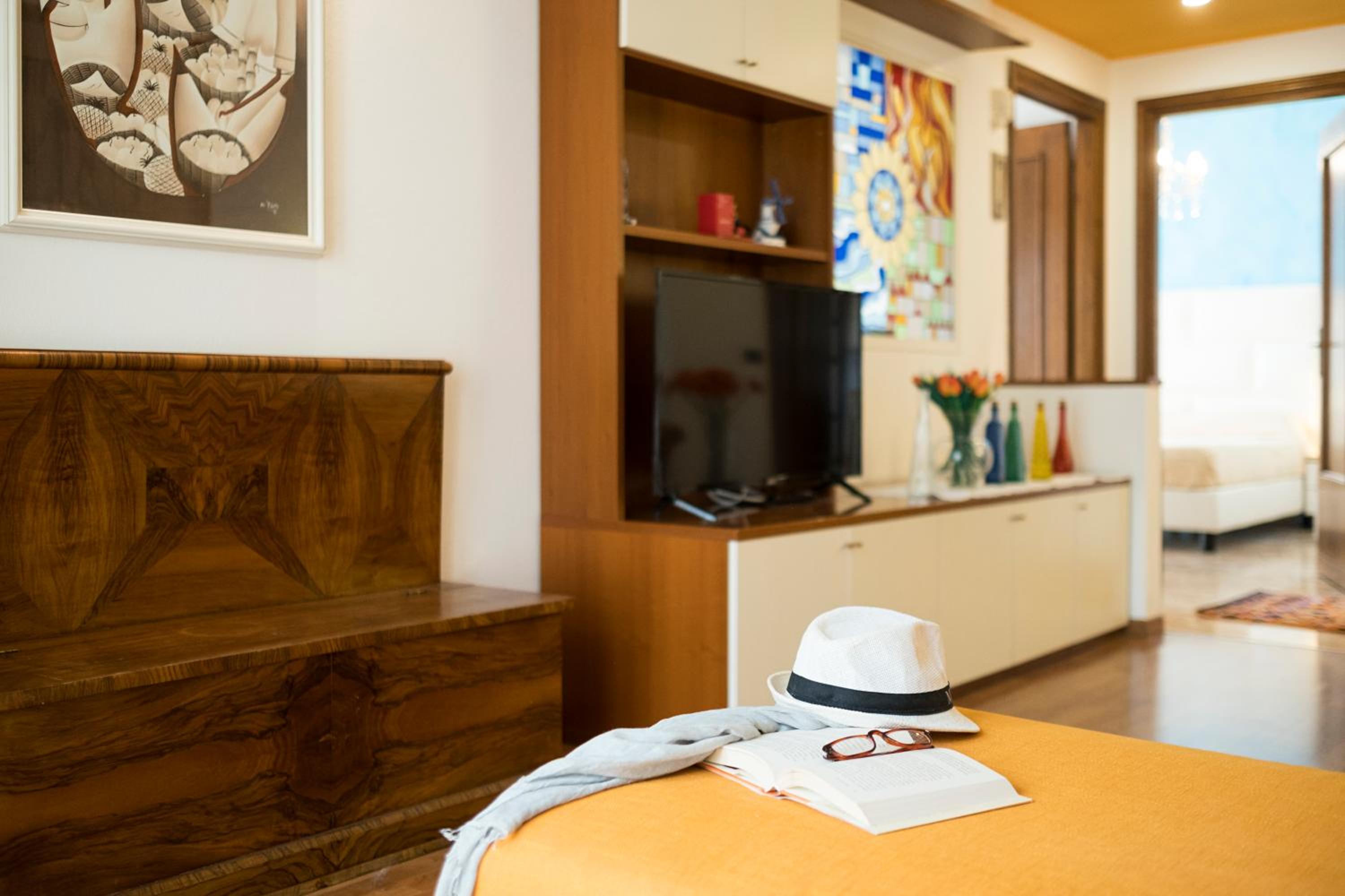 Kriss Apartments