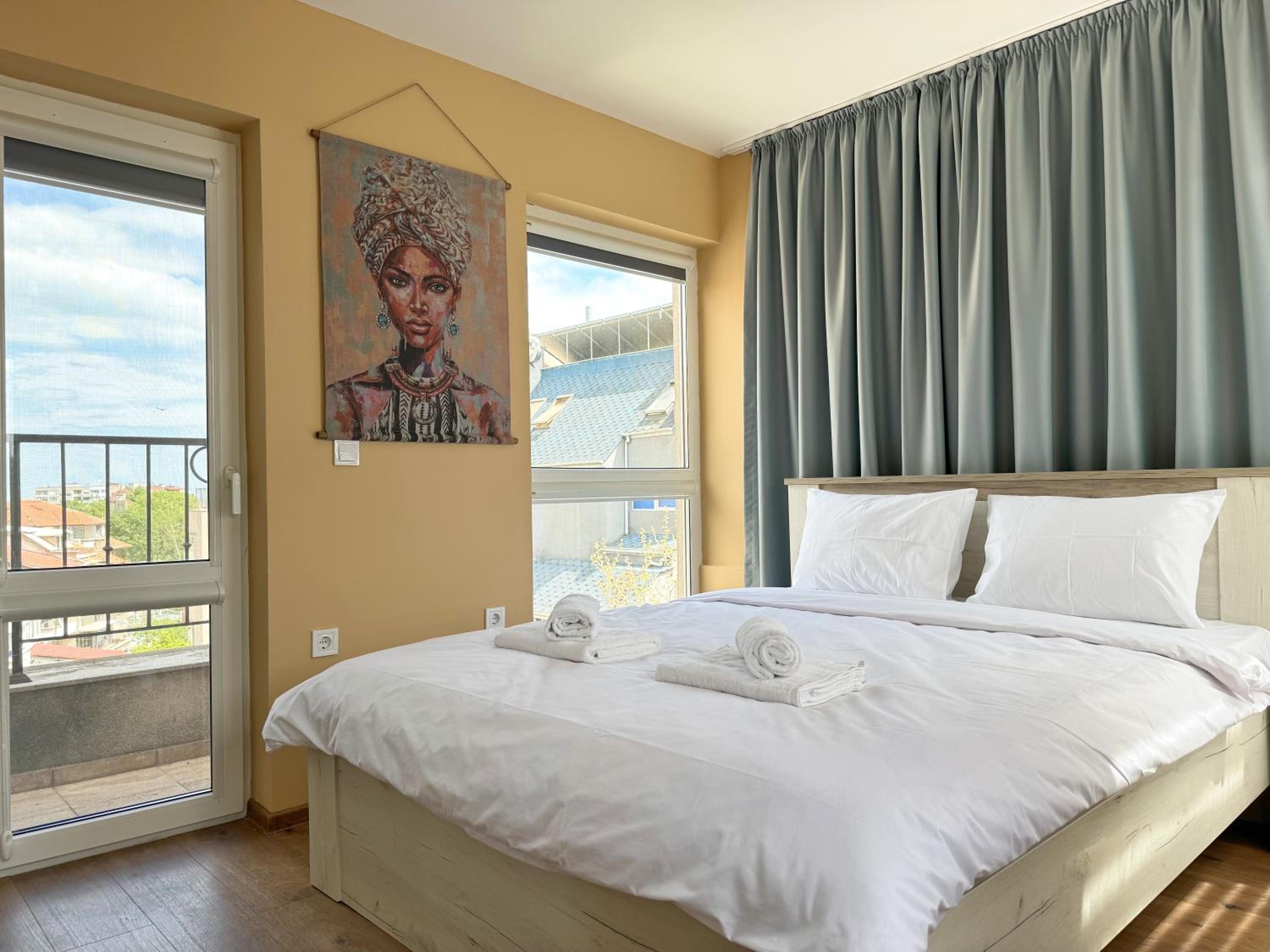 Artistic Apartment for 4 Guests in Burgas