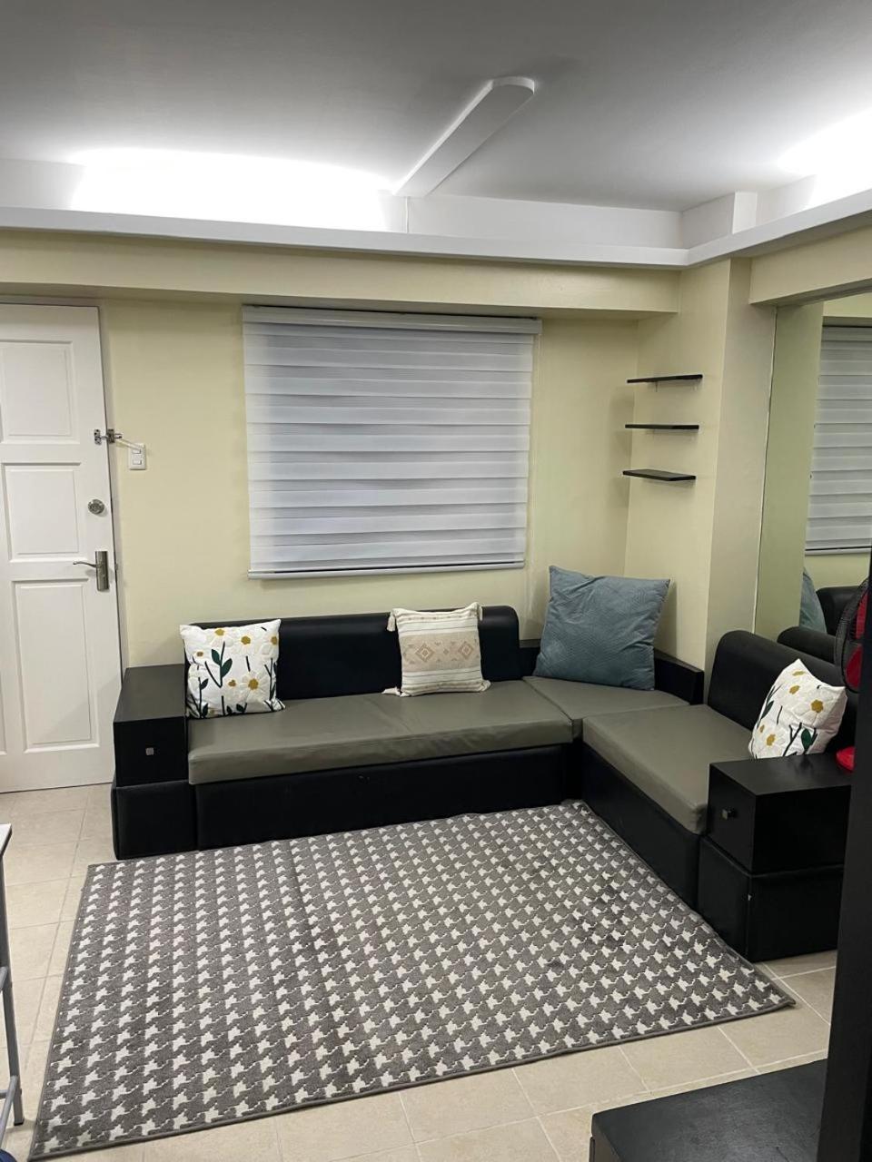 2BR fully airconditioned condo with balcony & free parking at Tivoli view 4