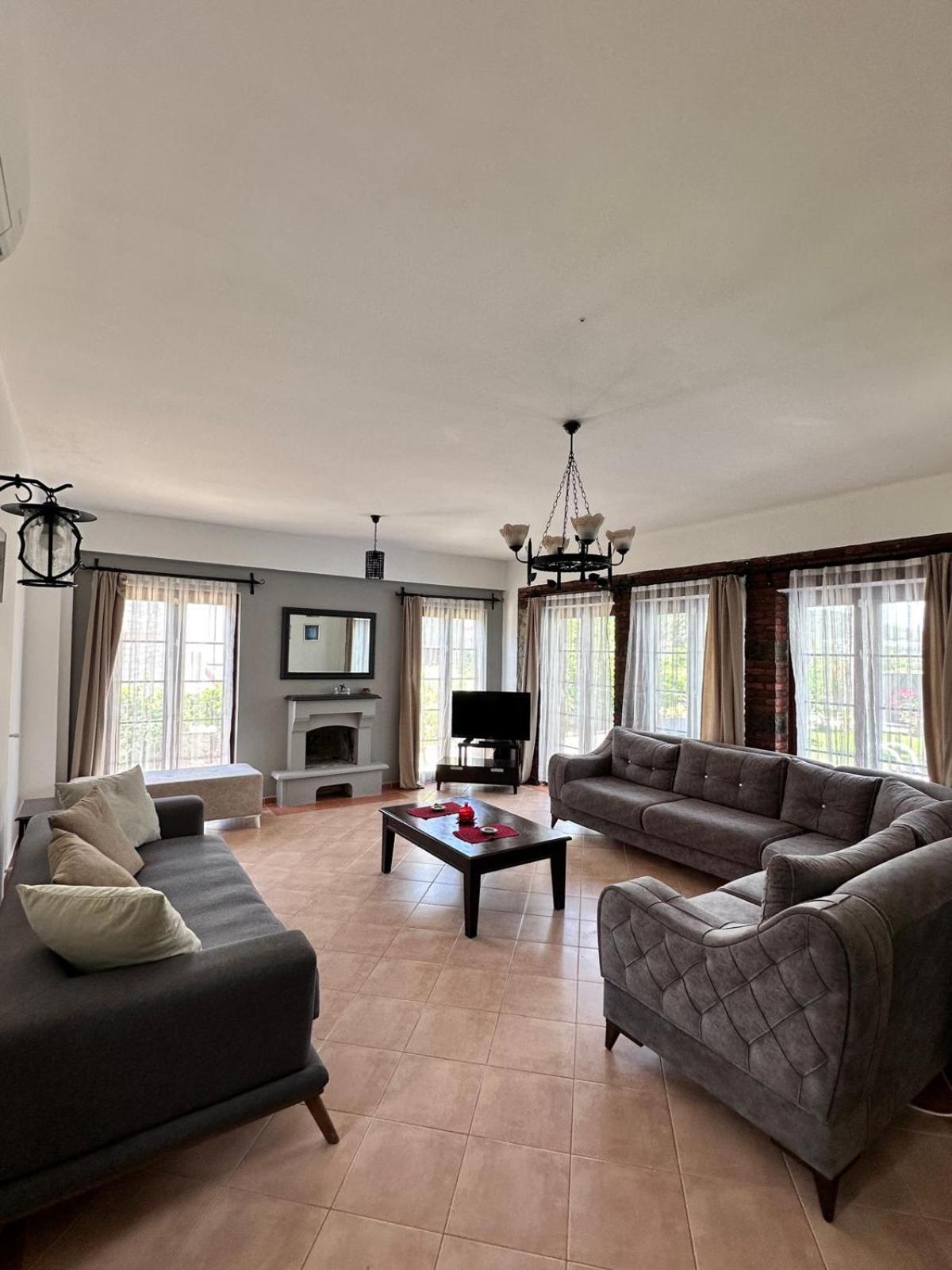 Daphne Home view 3