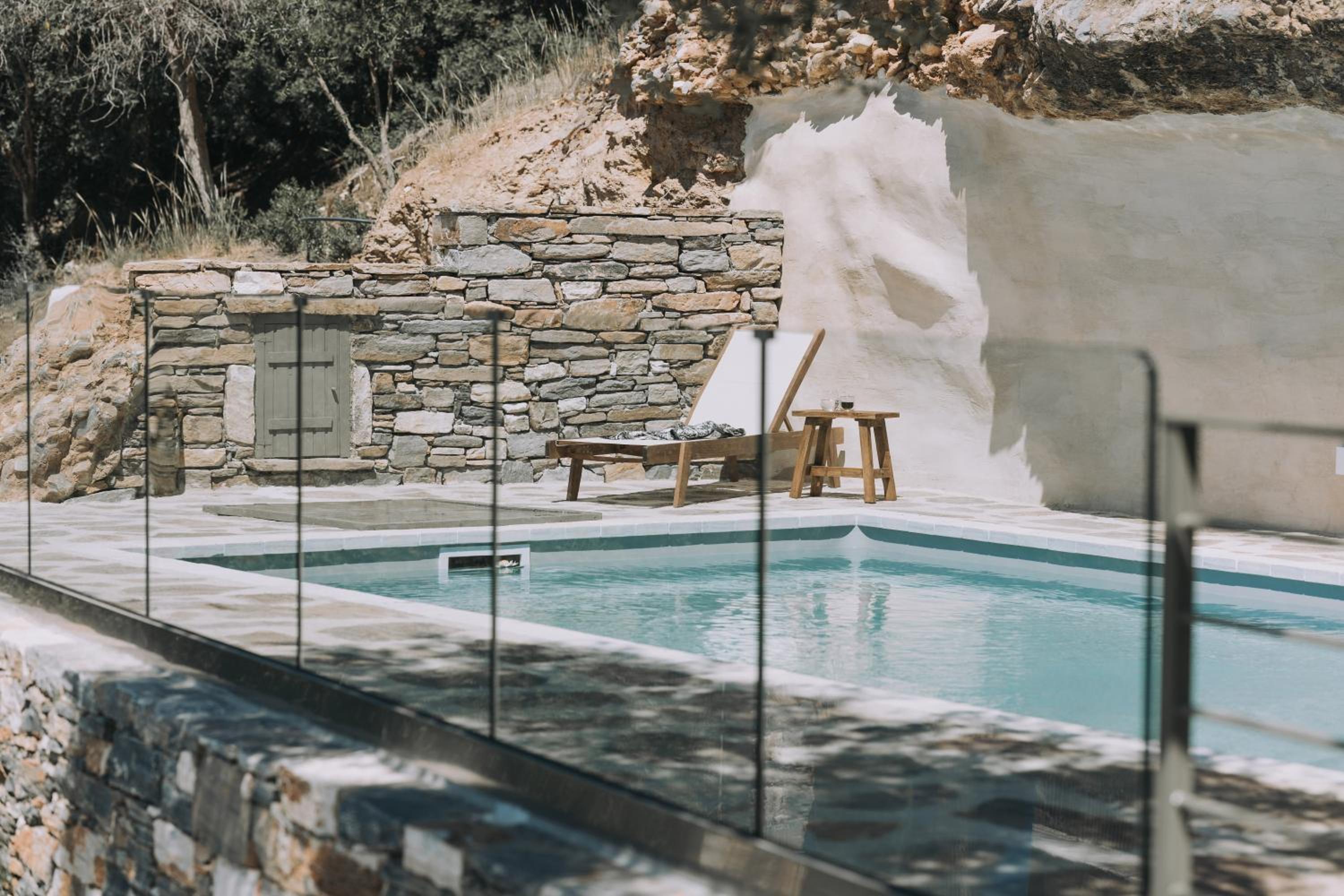 Zos Suites