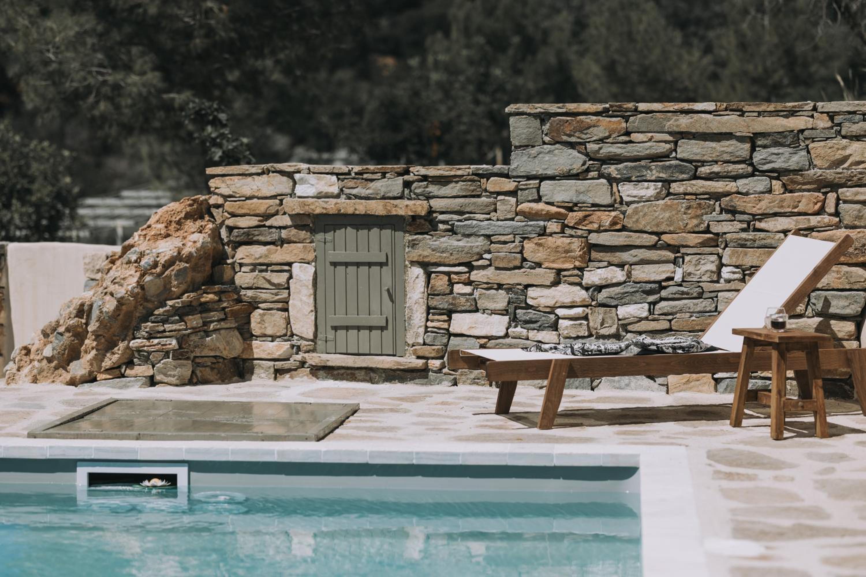 Zos Suites