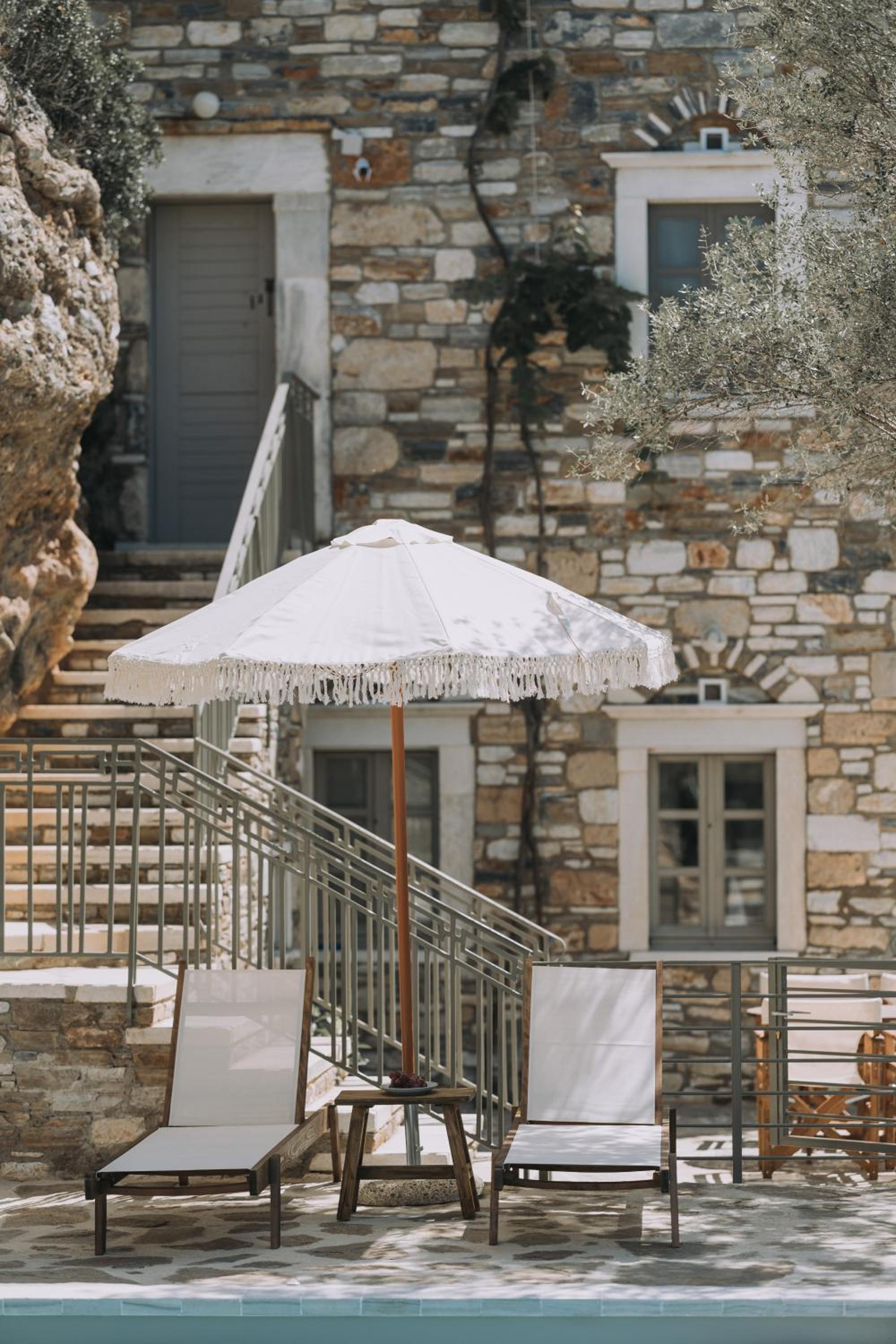 Zos Suites