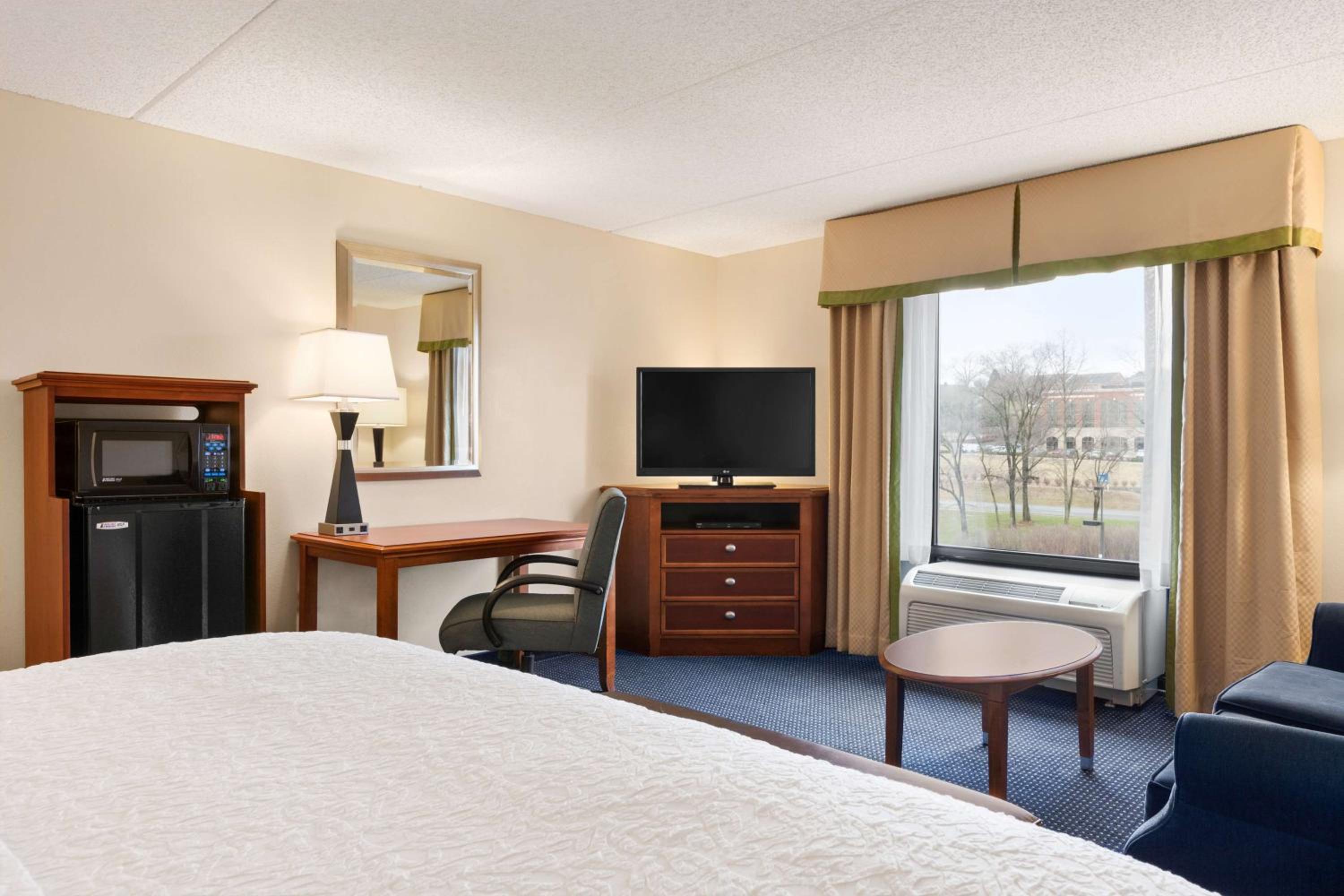 Hampton Inn Warrenton, Va view 2