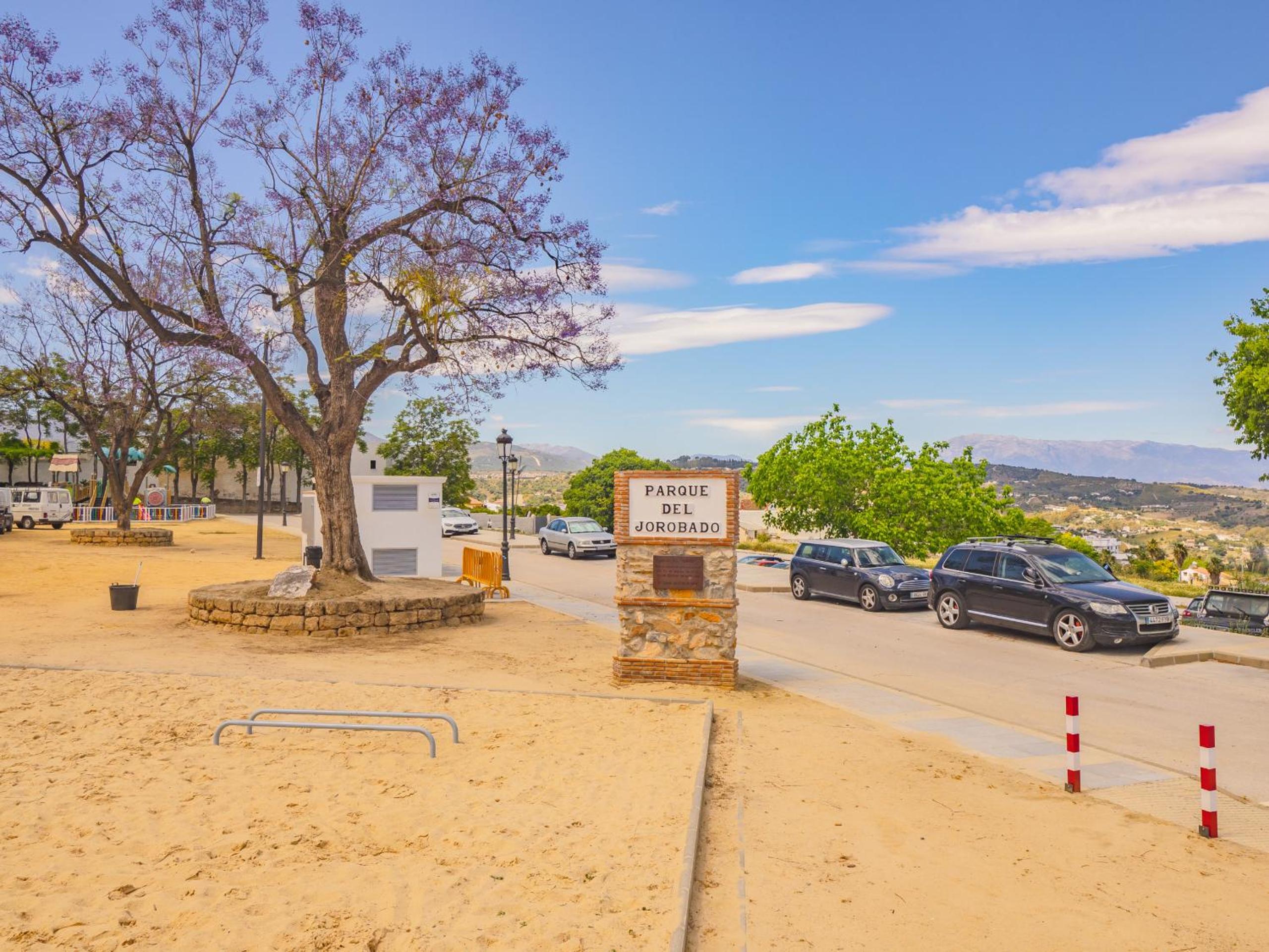 Cubo's Nueva House Town Center view 5