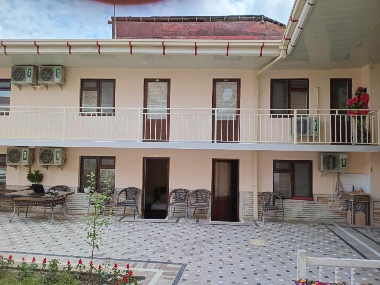 RAXMATJON Hotel