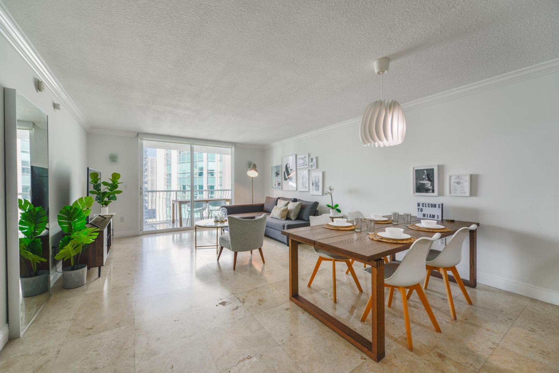 Brickell High Floor Beautiful View by Palermo Home Miami
