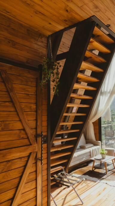 Cabana romântica com hidromassagem próx ao centro.