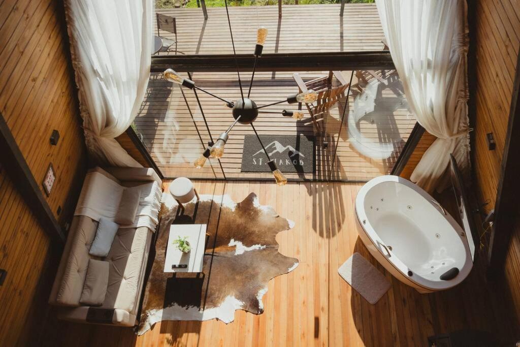 Cabana romântica com hidromassagem próx ao centro.