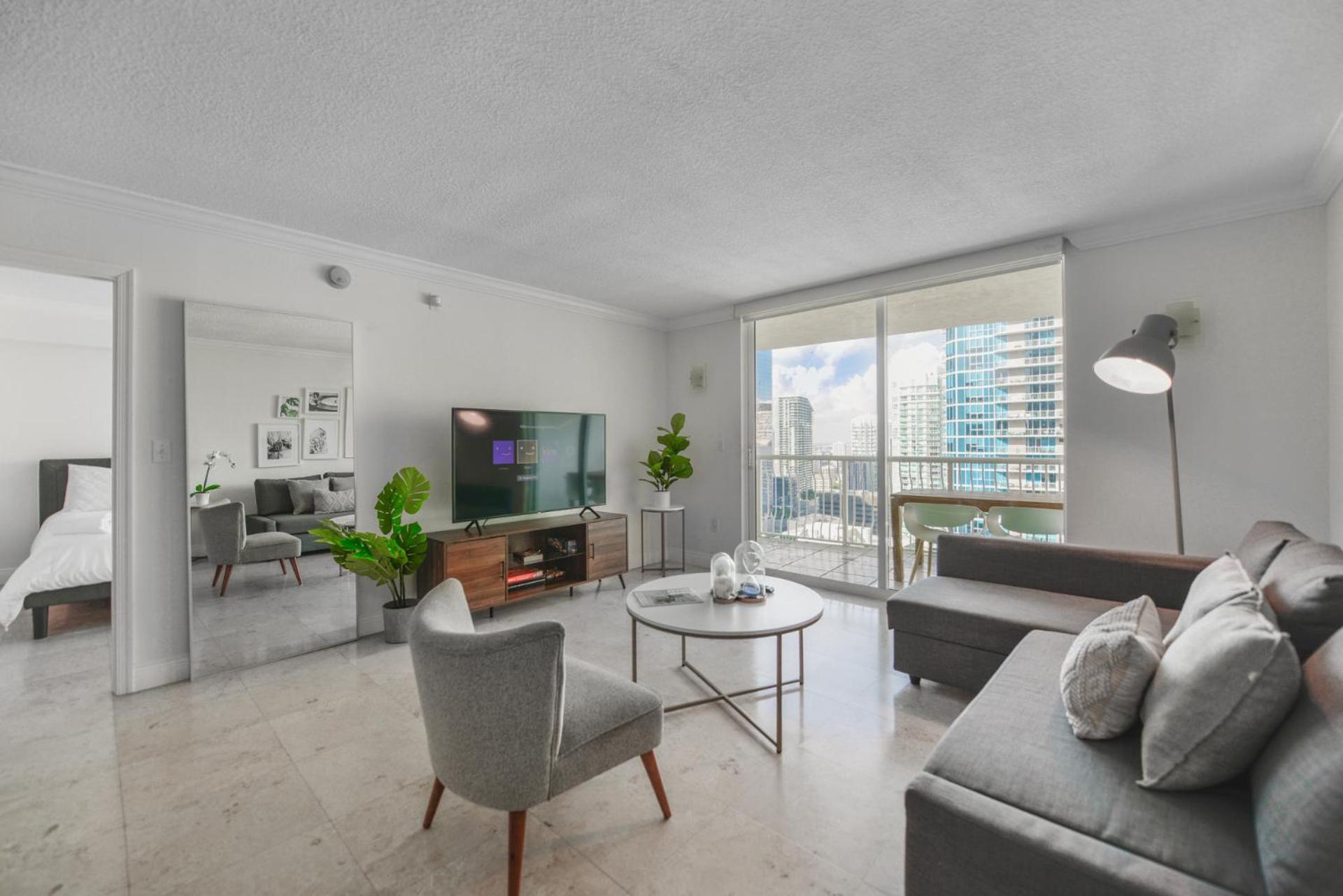 Brickell High Floor Beautiful View by Palermo Home Miami