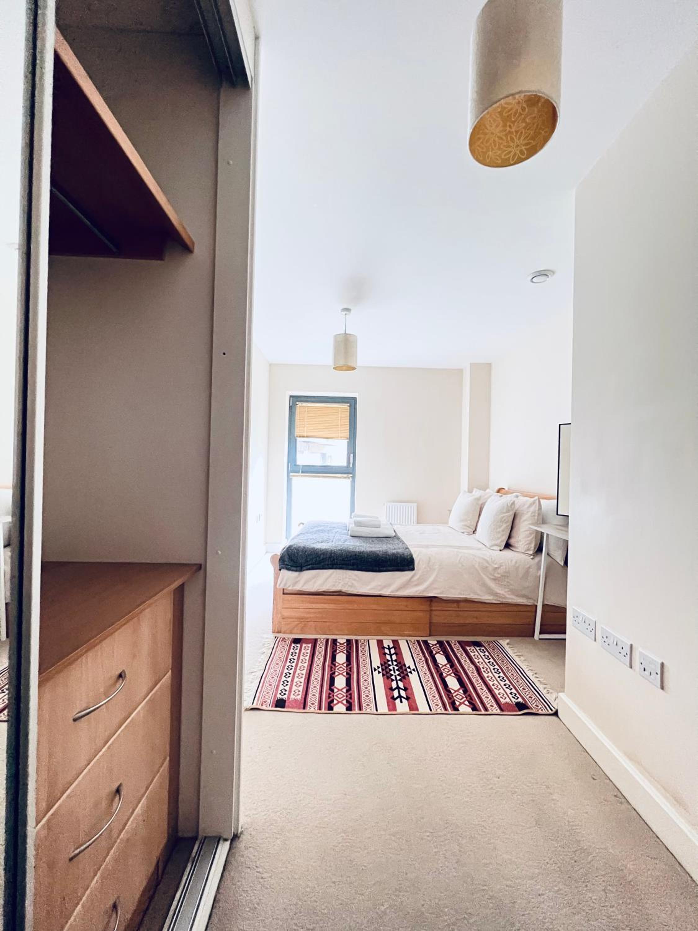 Canada Water SE16 7AQ 2bed apartment