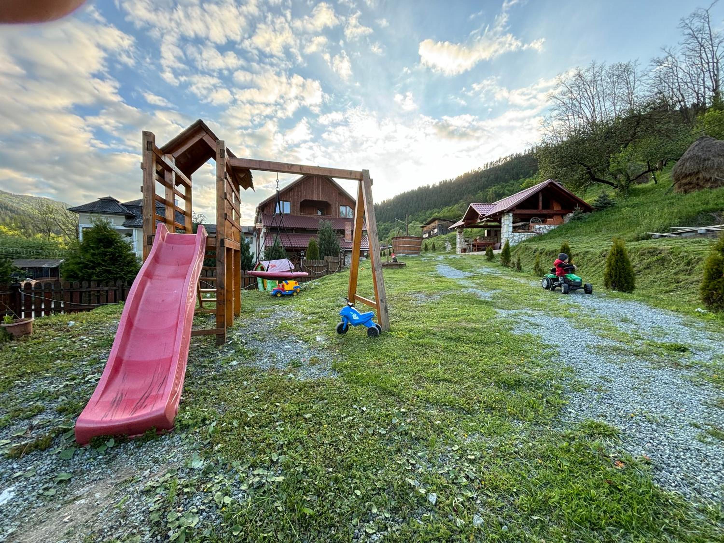 Pensiune La Becu view 4