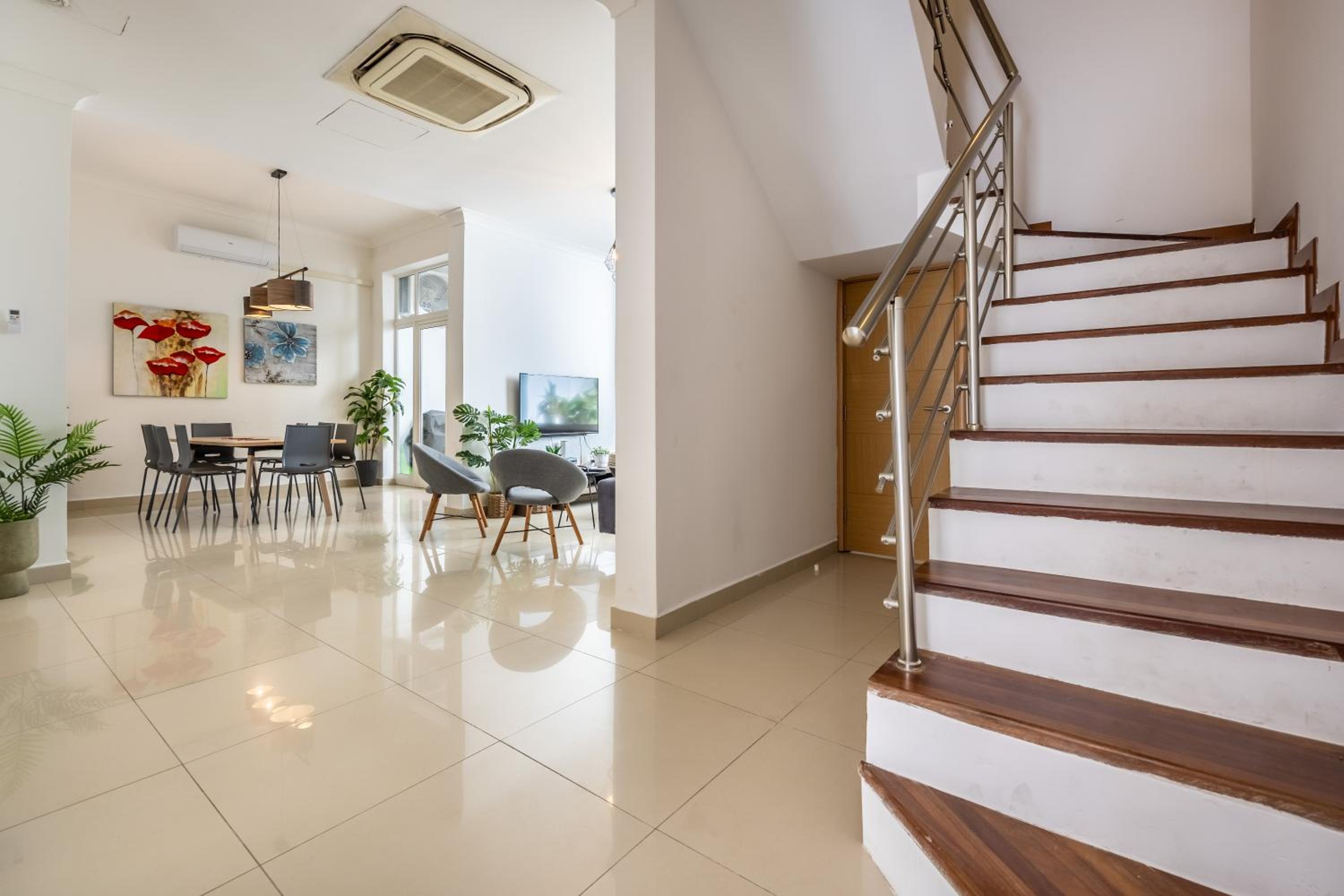 Hard to come by - modern & huge house in Sliema view 5