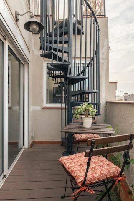 Cozy Penthouse Studio with Private Rooftop Terrace